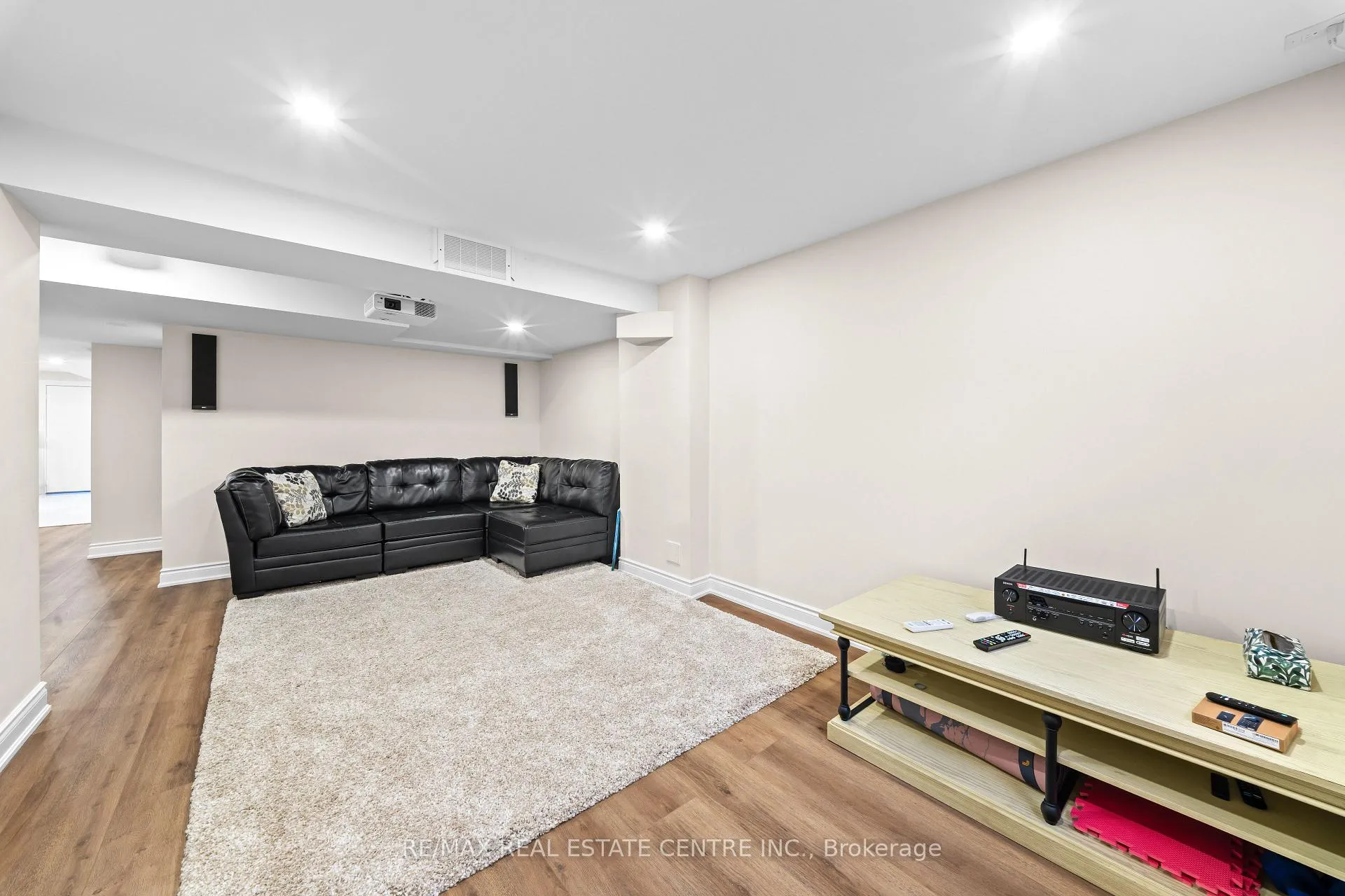 Photo 28 of 39 Beachville Circle, Brampton, Credit Valley — HOMEH