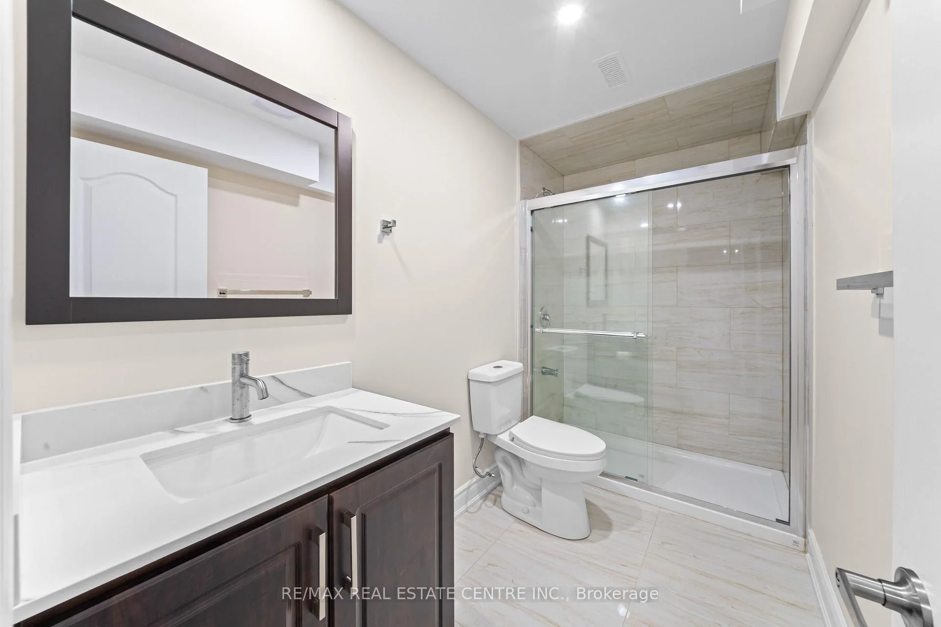 Photo 30 of 39 Beachville Circle, Brampton, Credit Valley — HOMEH