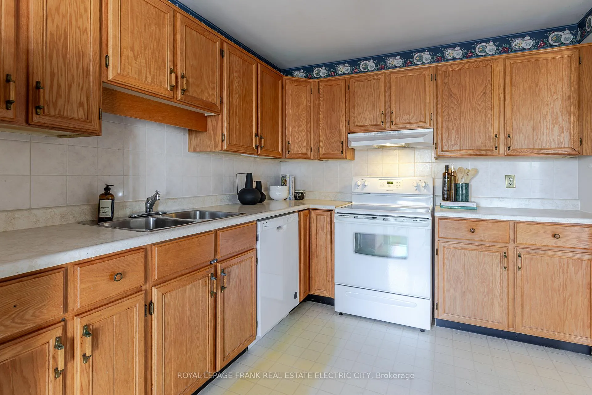 Photo 14 of Unit 30, 36 Champlain Crescent, Peterborough, Northcrest Ward 5 — HOMEH