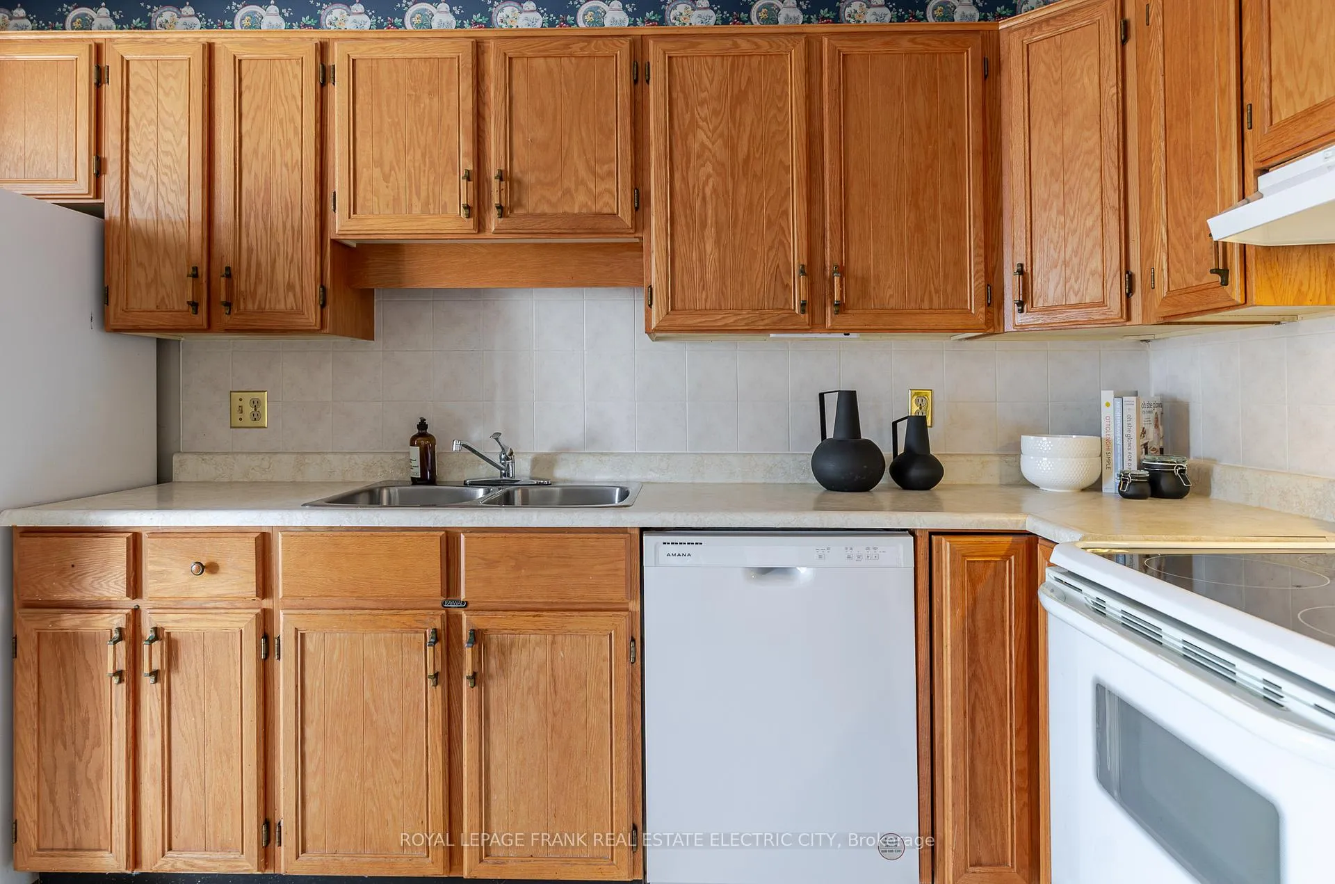 Photo 15 of Unit 30, 36 Champlain Crescent, Peterborough, Northcrest Ward 5 — HOMEH