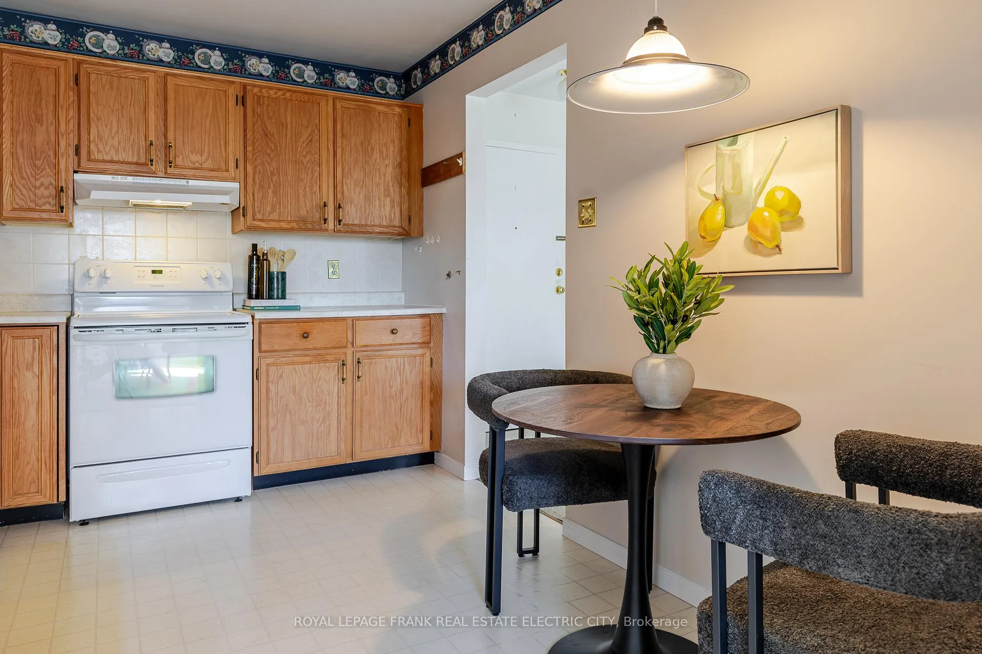 Photo 16 of Unit 30, 36 Champlain Crescent, Peterborough, Northcrest Ward 5 — HOMEH