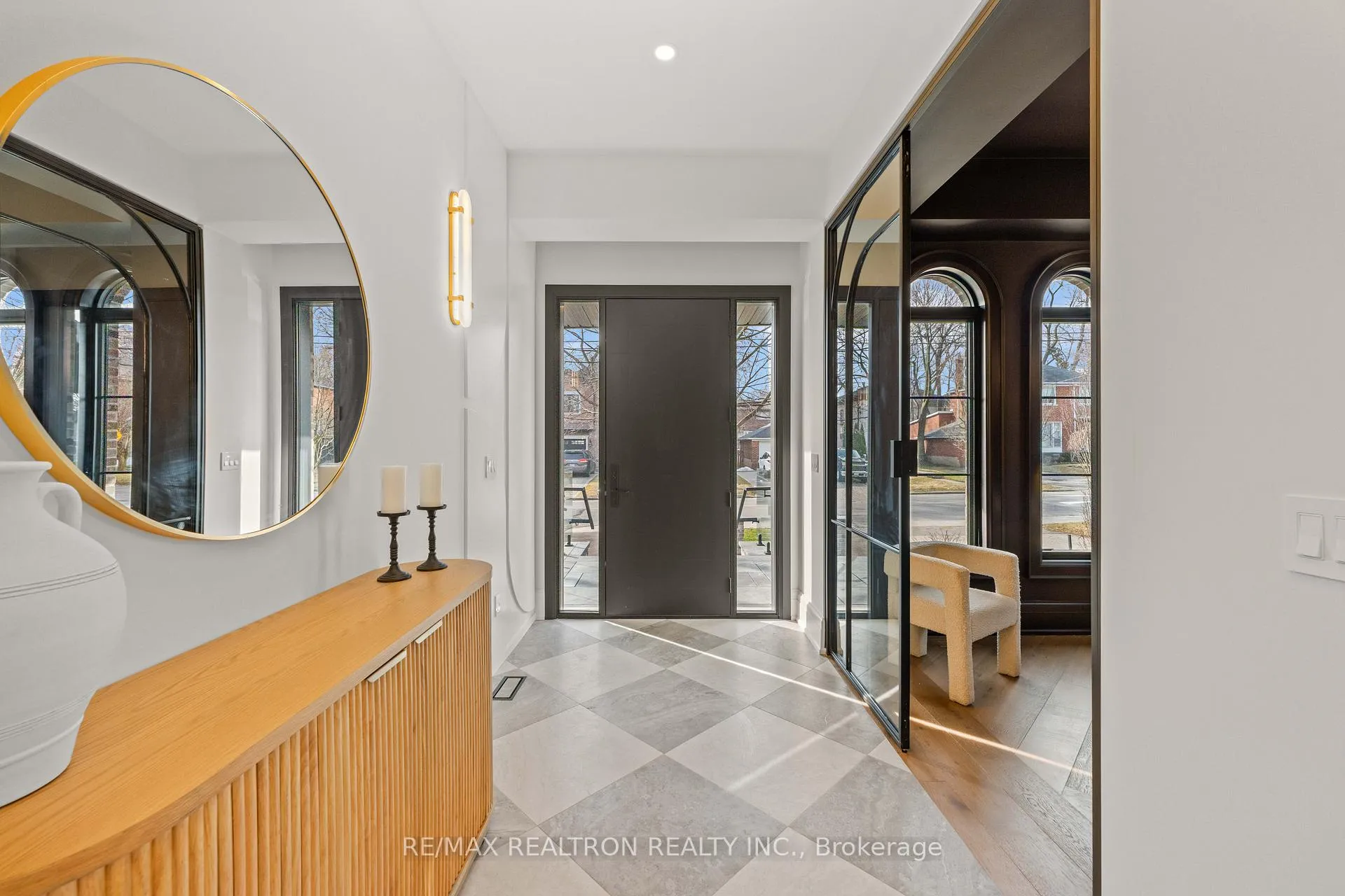 Photo 2 of 38 Ridgevale Drive, Toronto, Englemount-Lawrence — HOMEH