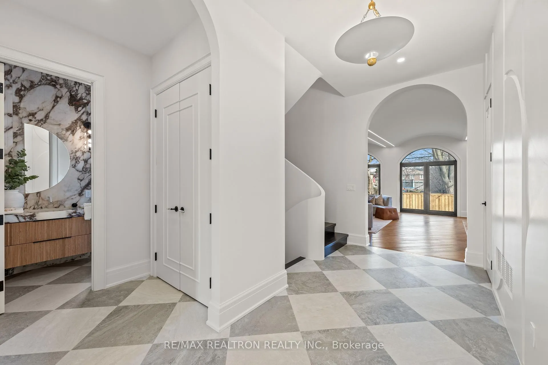 Photo 3 of 38 Ridgevale Drive, Toronto, Englemount-Lawrence — HOMEH