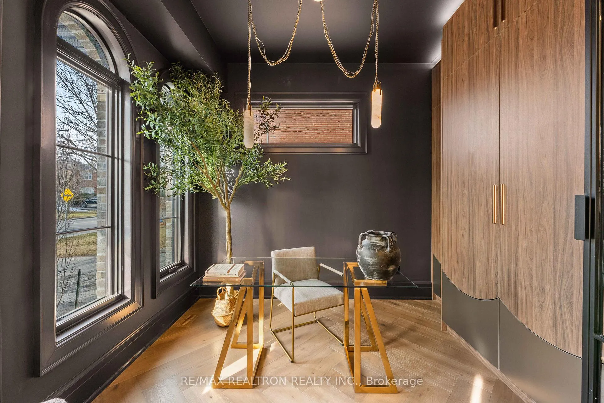 Photo 4 of 38 Ridgevale Drive, Toronto, Englemount-Lawrence — HOMEH