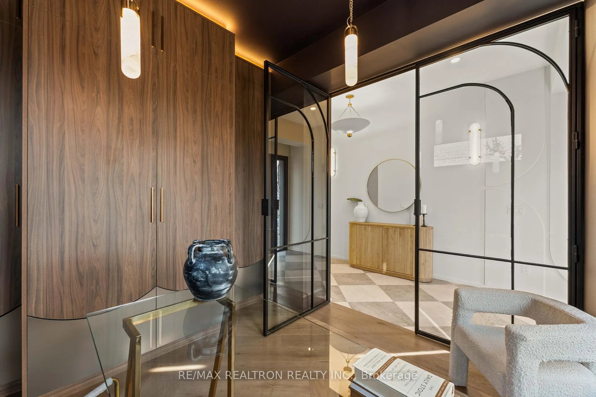 Photo 5 of 38 Ridgevale Drive, Toronto, Englemount-Lawrence — HOMEH