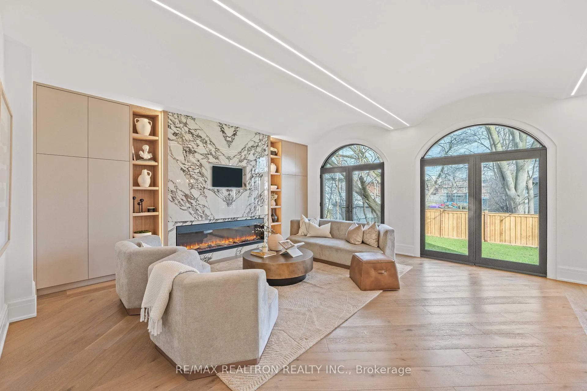 Photo 6 of 38 Ridgevale Drive, Toronto, Englemount-Lawrence — HOMEH