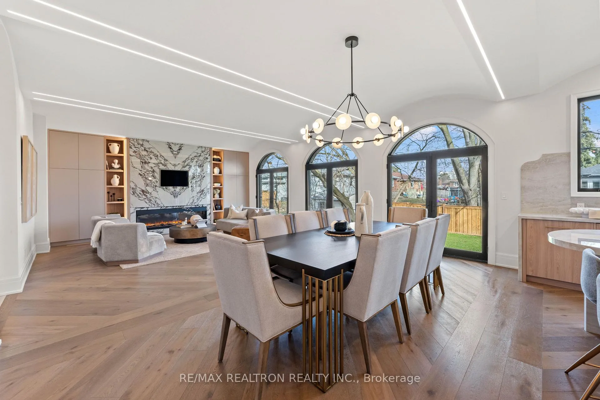 Photo 10 of 38 Ridgevale Drive, Toronto, Englemount-Lawrence — HOMEH