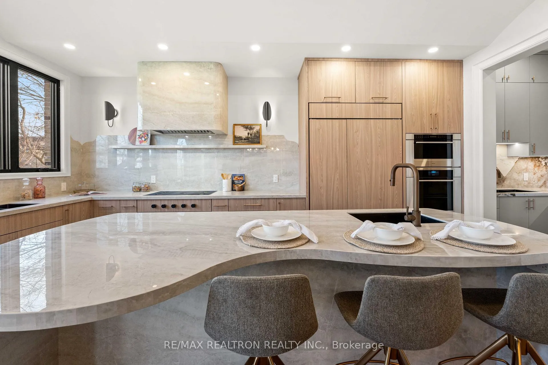 Photo 11 of 38 Ridgevale Drive, Toronto, Englemount-Lawrence — HOMEH
