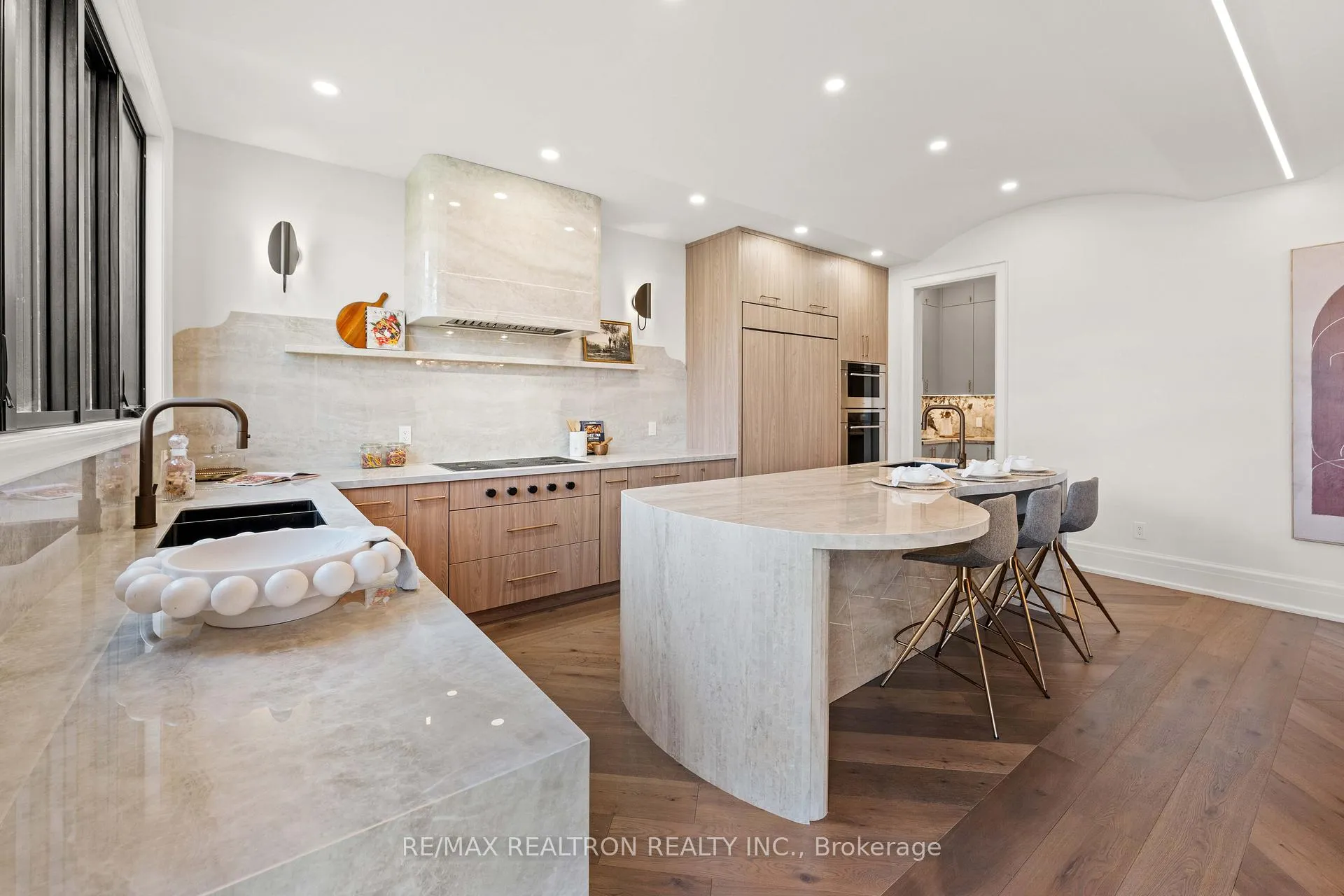 Photo 12 of 38 Ridgevale Drive, Toronto, Englemount-Lawrence — HOMEH