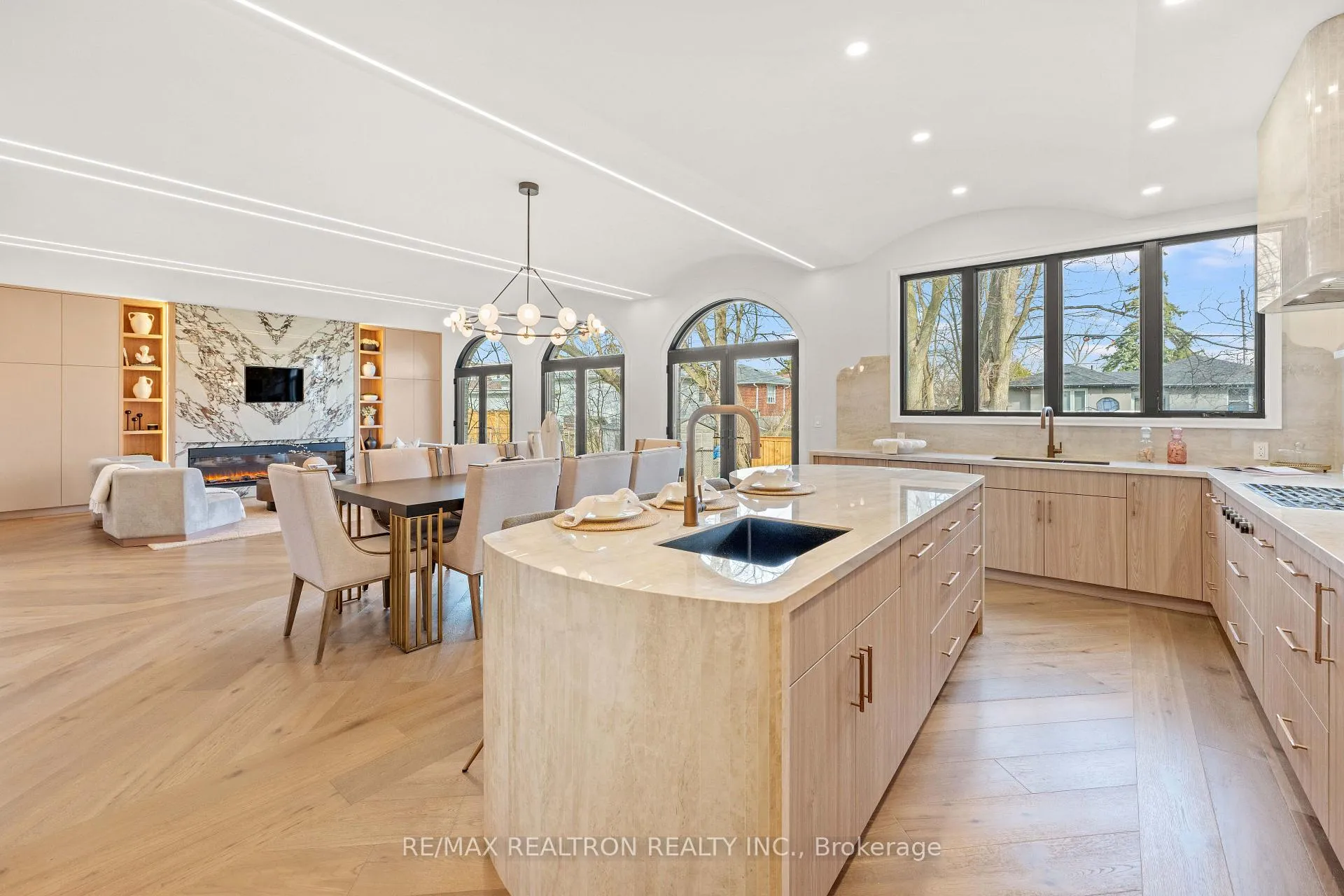 Photo 13 of 38 Ridgevale Drive, Toronto, Englemount-Lawrence — HOMEH