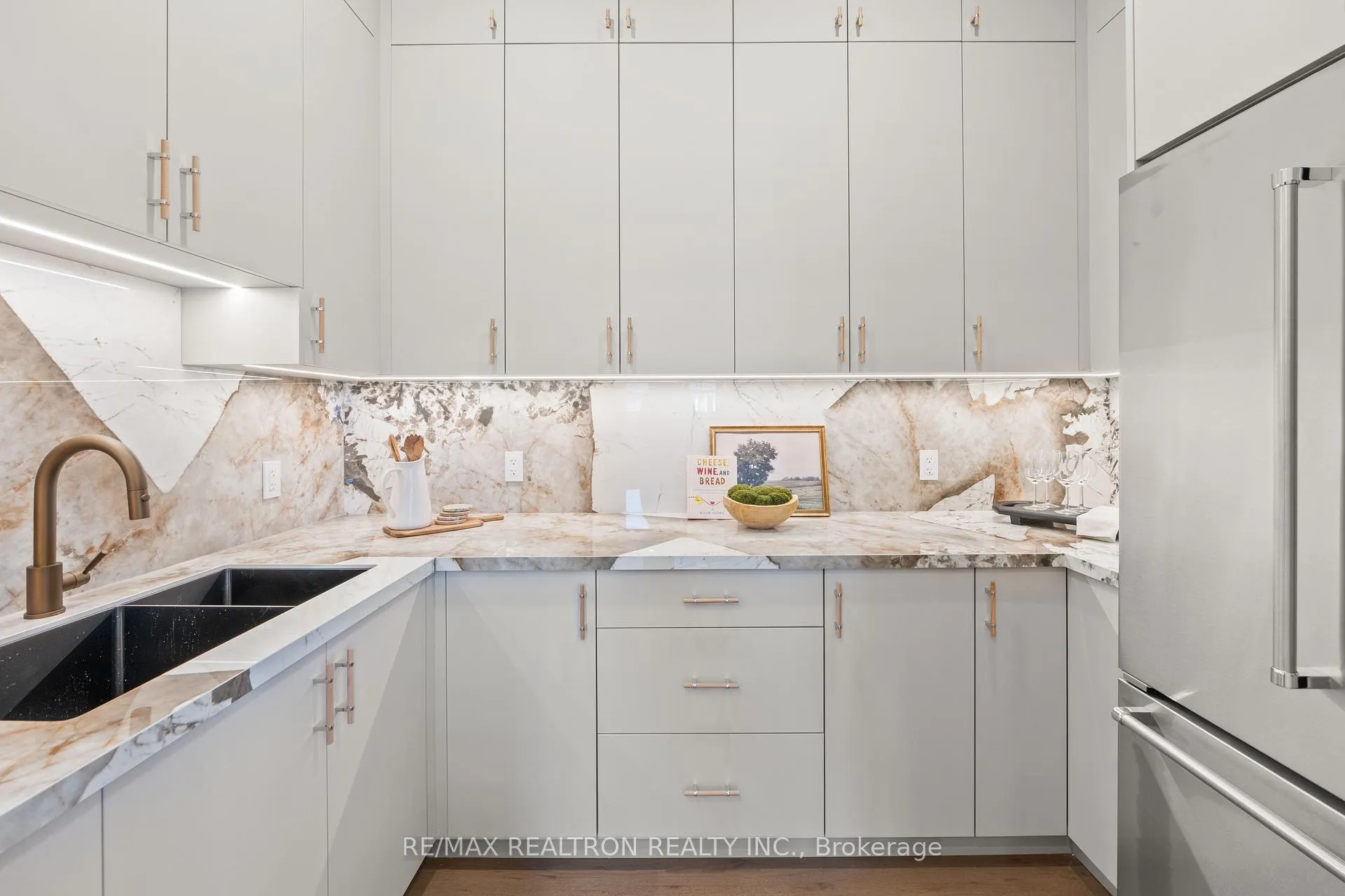 Photo 15 of 38 Ridgevale Drive, Toronto, Englemount-Lawrence — HOMEH