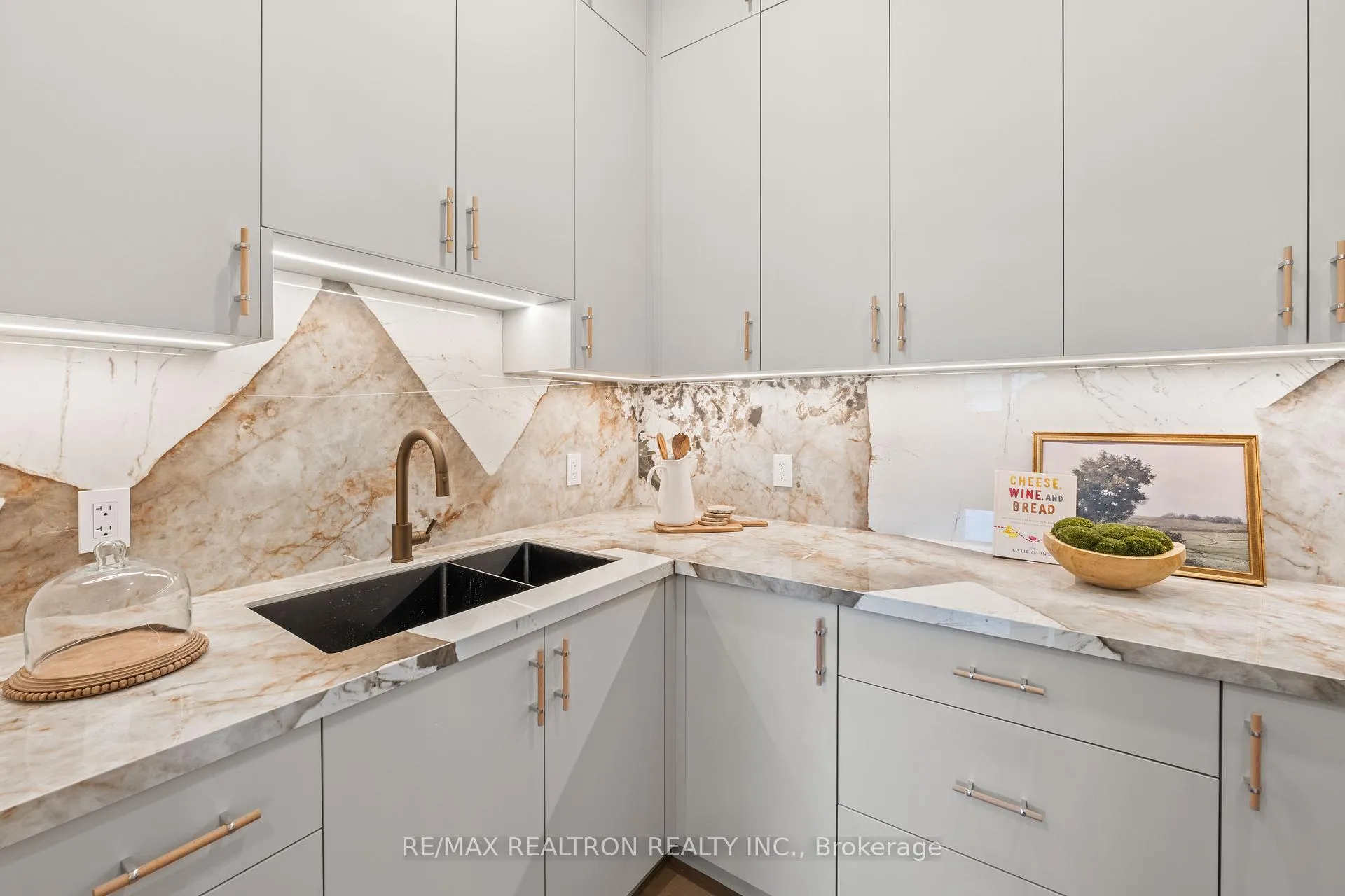 Photo 16 of 38 Ridgevale Drive, Toronto, Englemount-Lawrence — HOMEH