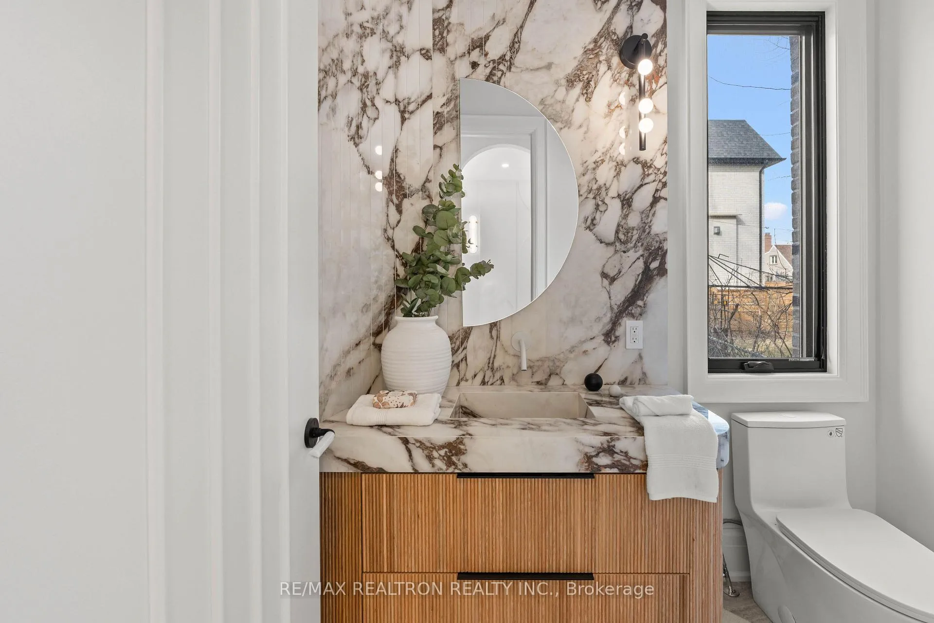 Photo 18 of 38 Ridgevale Drive, Toronto, Englemount-Lawrence — HOMEH
