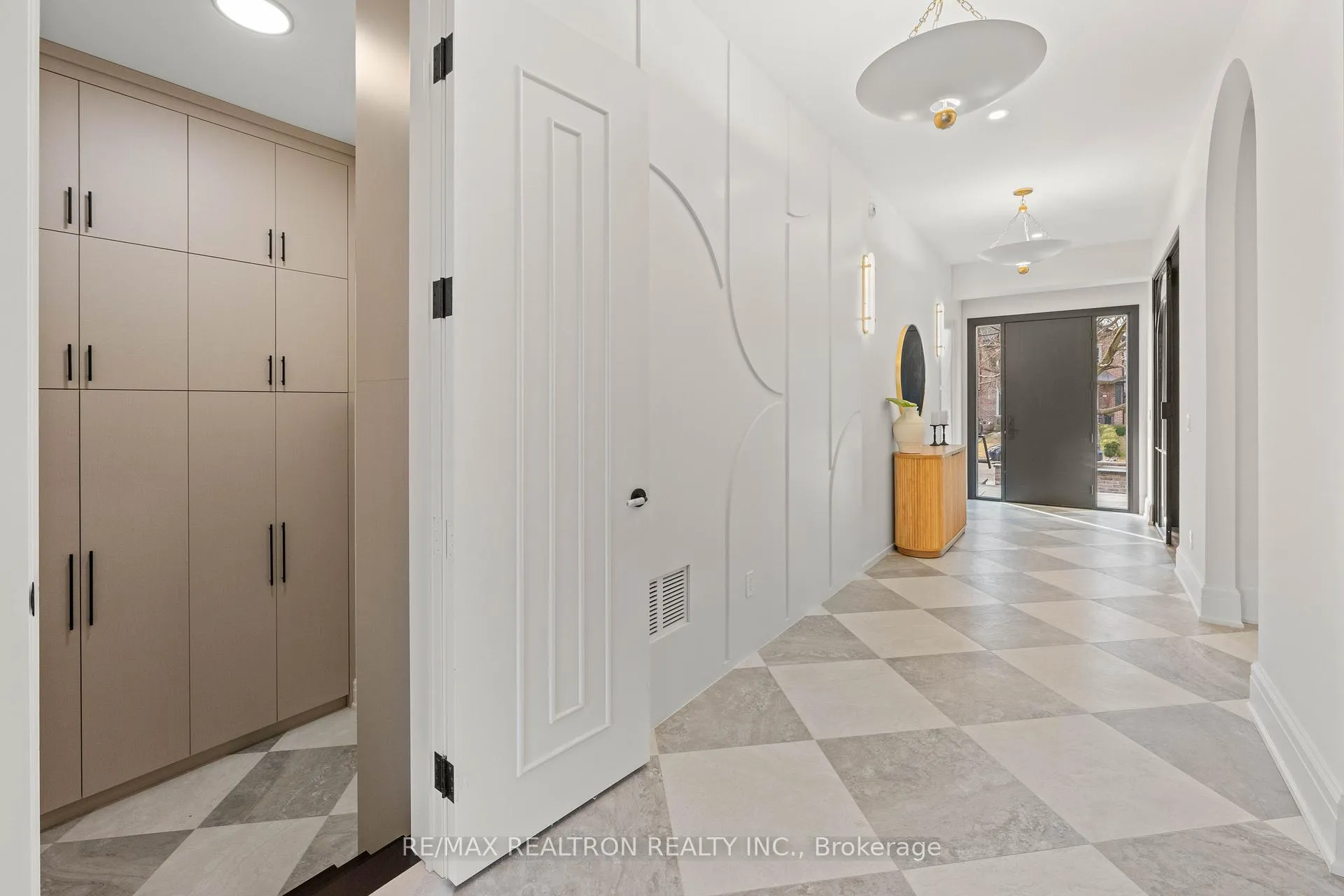 Photo 19 of 38 Ridgevale Drive, Toronto, Englemount-Lawrence — HOMEH