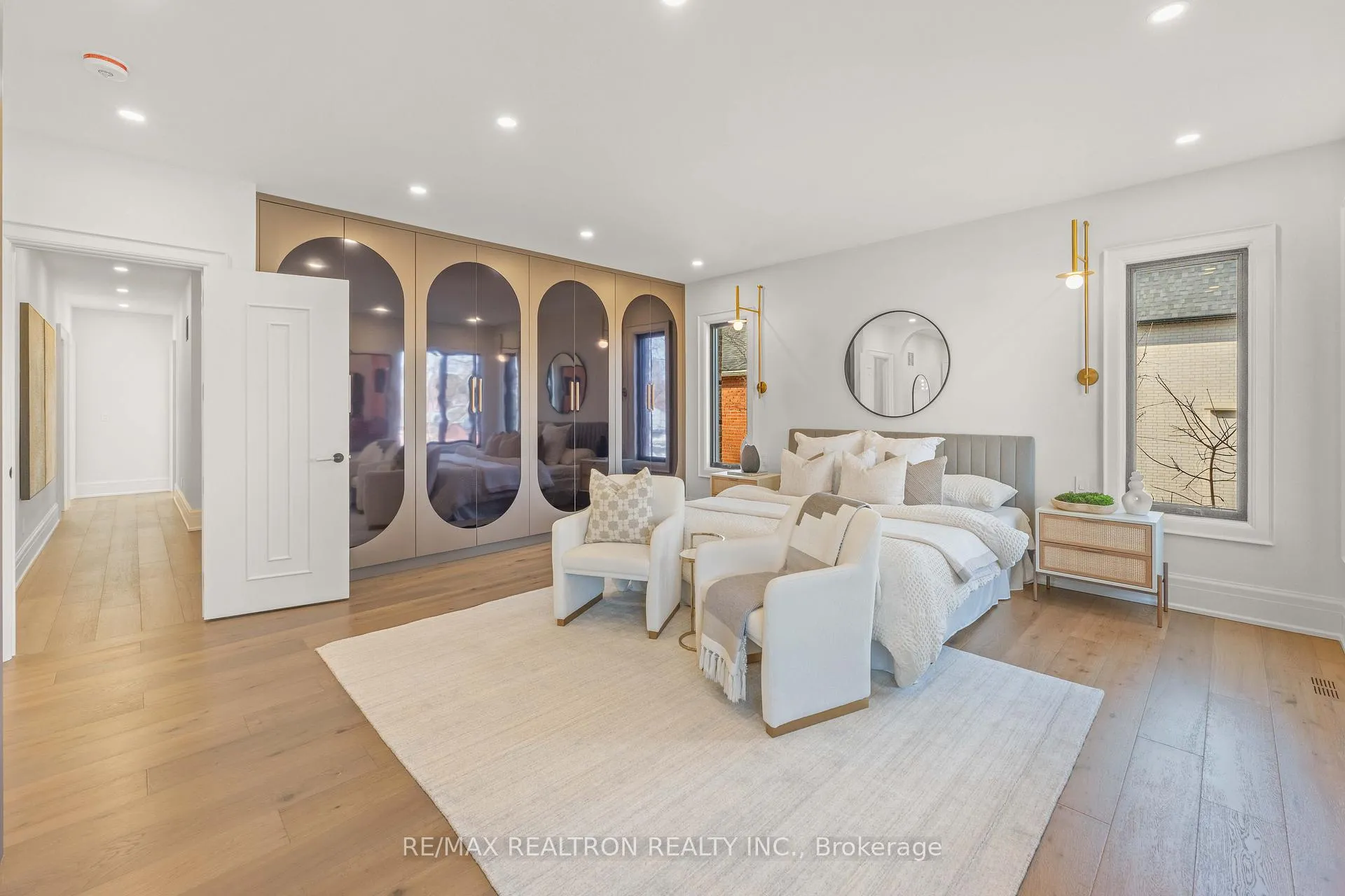Photo 21 of 38 Ridgevale Drive, Toronto, Englemount-Lawrence — HOMEH