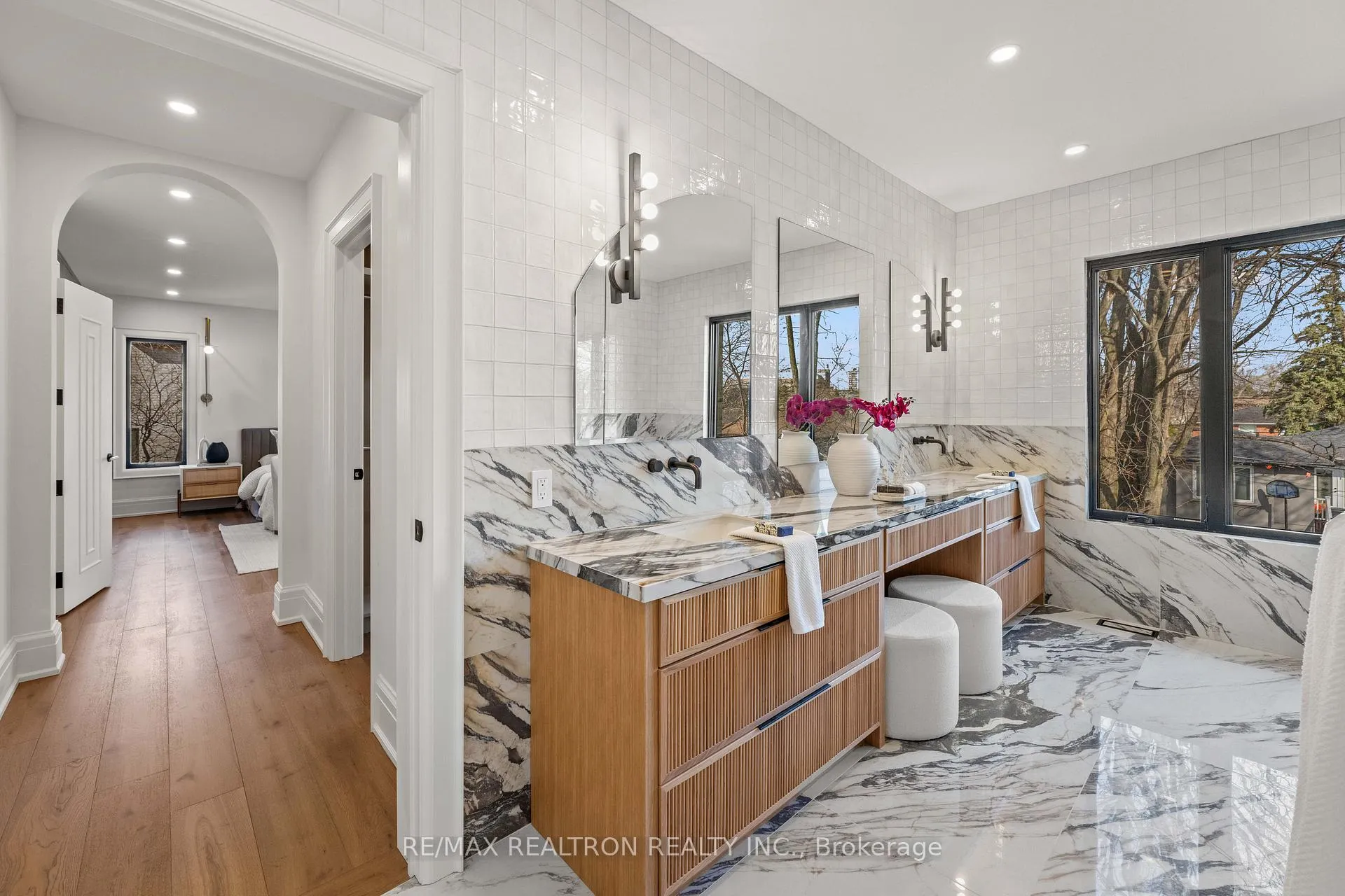 Photo 22 of 38 Ridgevale Drive, Toronto, Englemount-Lawrence — HOMEH