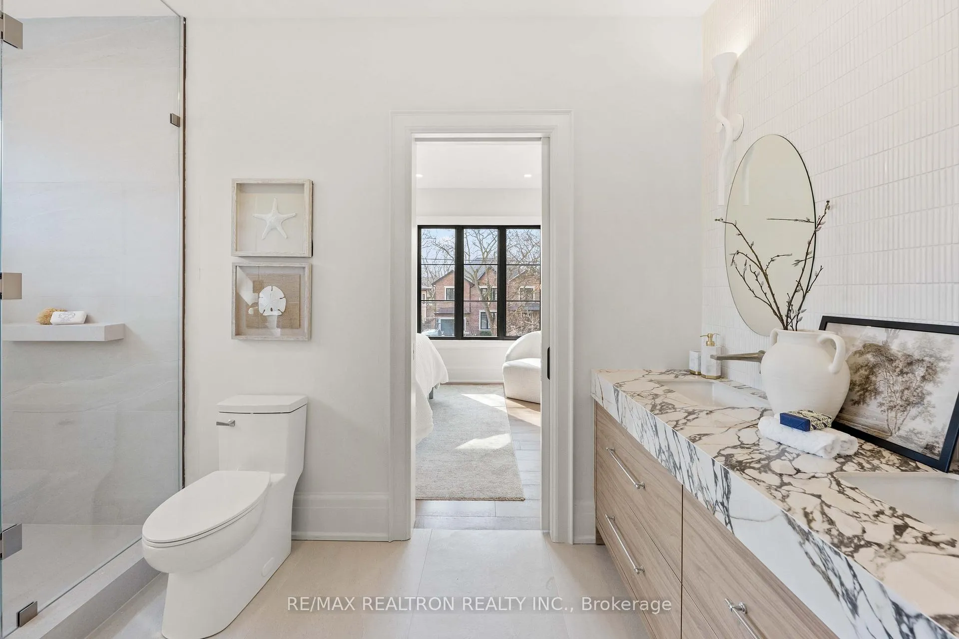 Photo 24 of 38 Ridgevale Drive, Toronto, Englemount-Lawrence — HOMEH