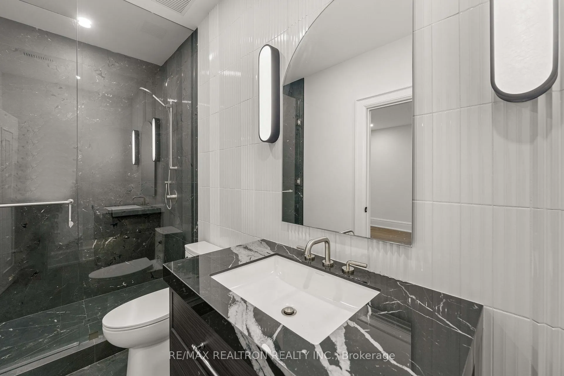 Photo 30 of 38 Ridgevale Drive, Toronto, Englemount-Lawrence — HOMEH