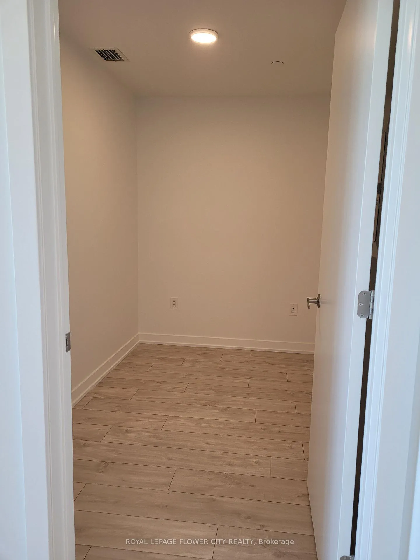 Photo 13 of Unit 712, 740 Whitlock Avenue, Milton, Cobban — HOMEH