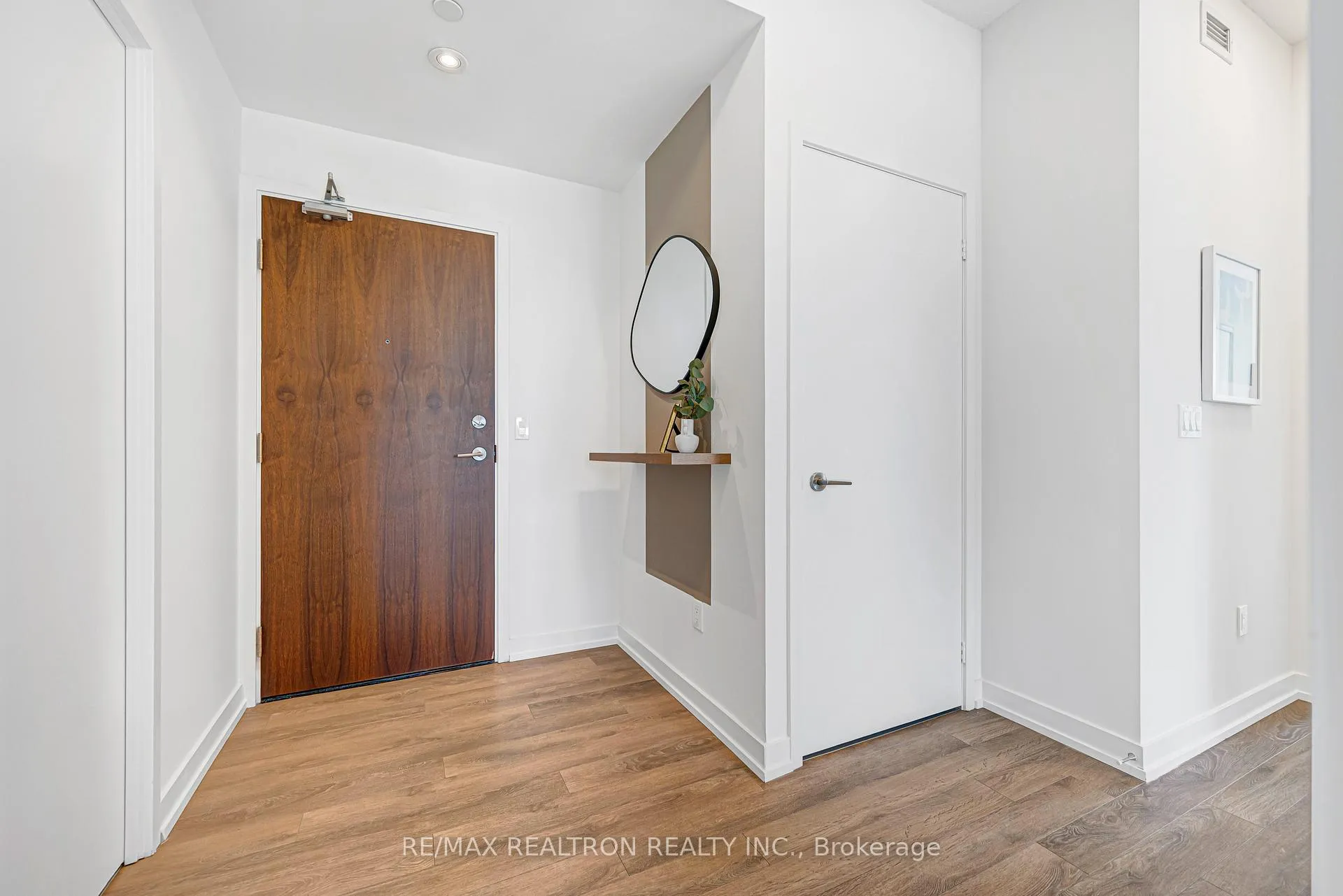 Photo 9 of Unit 703, 115 Mcmahon Drive, North York, Bayview Village — HOMEH