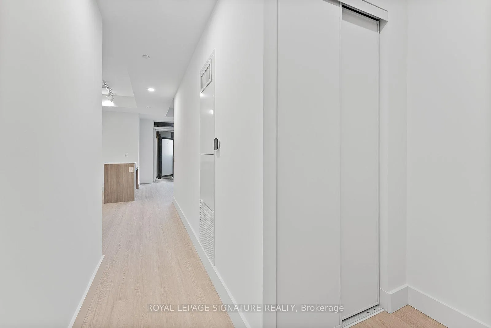 Front of Unit 529, 6 Greenbriar Road
