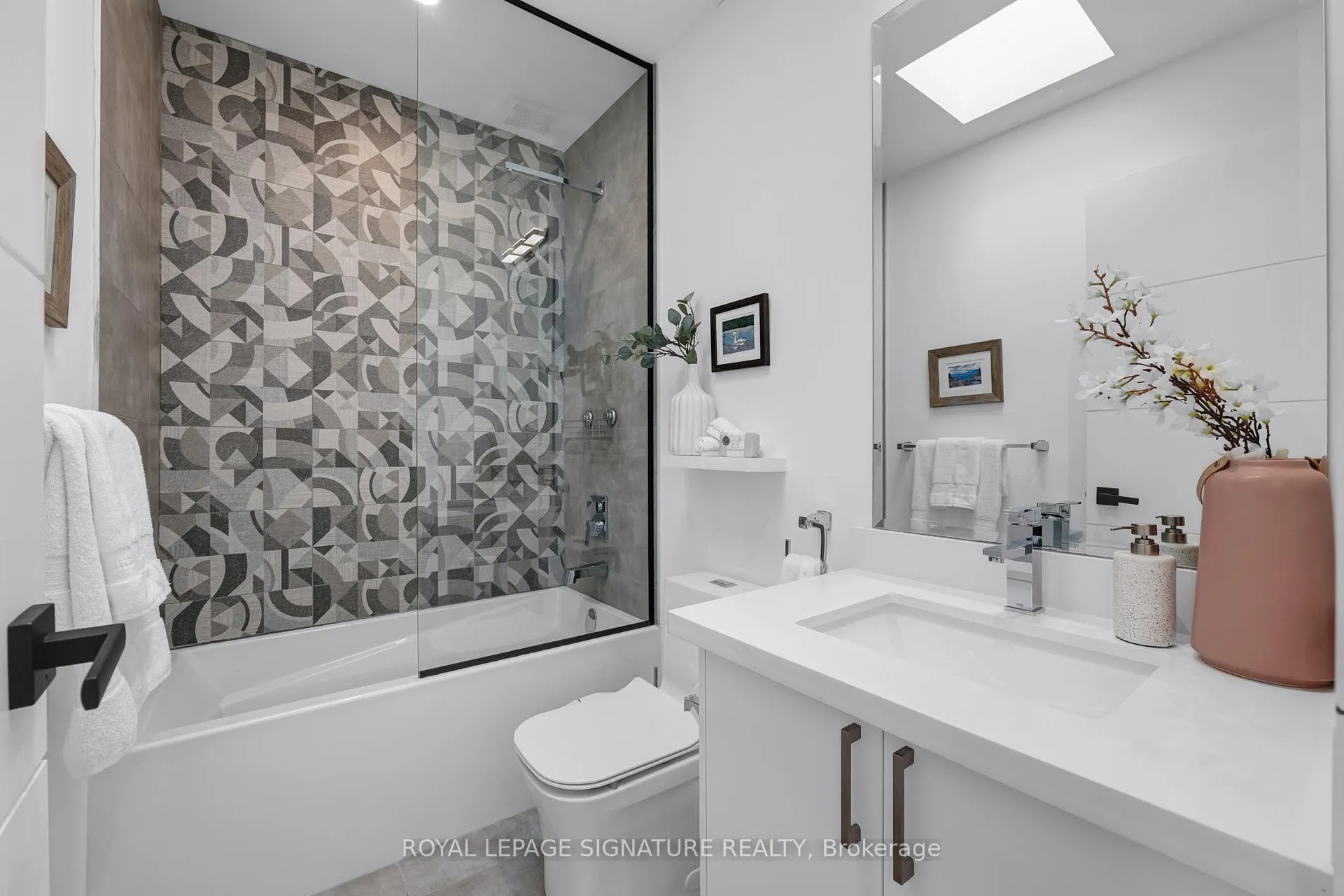 Photo 33 of 39 Coleridge Avenue, Toronto, Woodbine-Lumsden — HOMEH