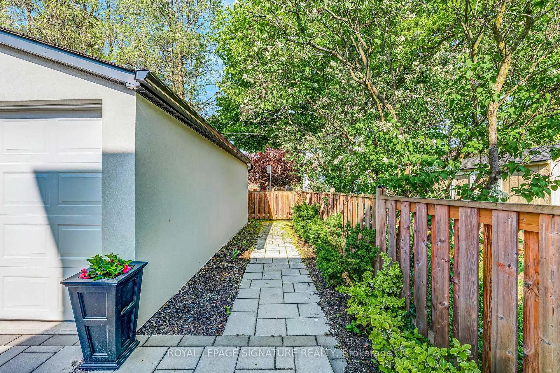 Photo 46 of 39 Coleridge Avenue, Toronto, Woodbine-Lumsden — HOMEH