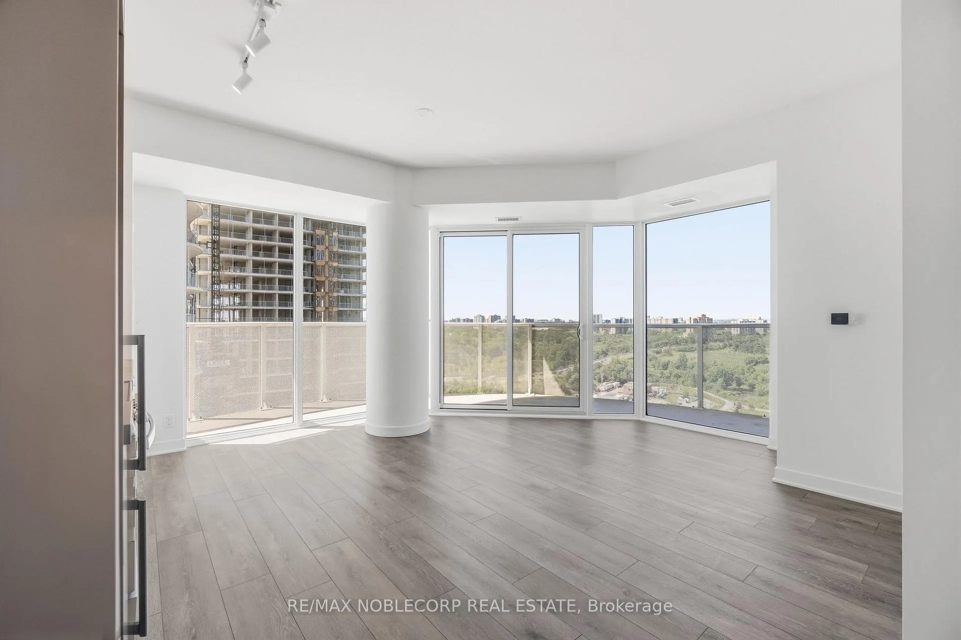 Photo 5 of Unit 1414, 6 Flavelle Trail, Vaughan, Vaughan Grove — HOMEH