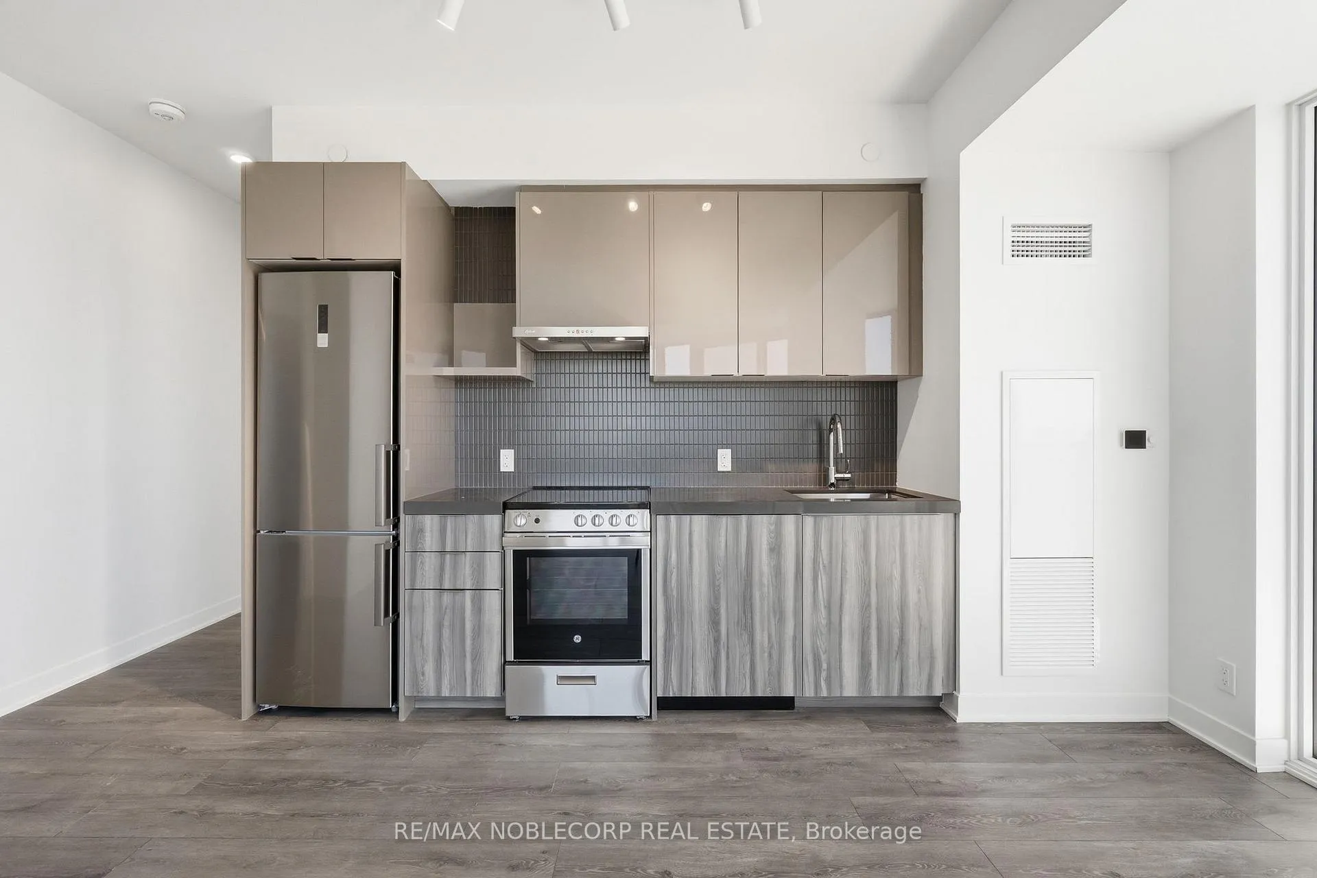 Photo 7 of Unit 1414, 6 Flavelle Trail, Vaughan, Vaughan Grove — HOMEH