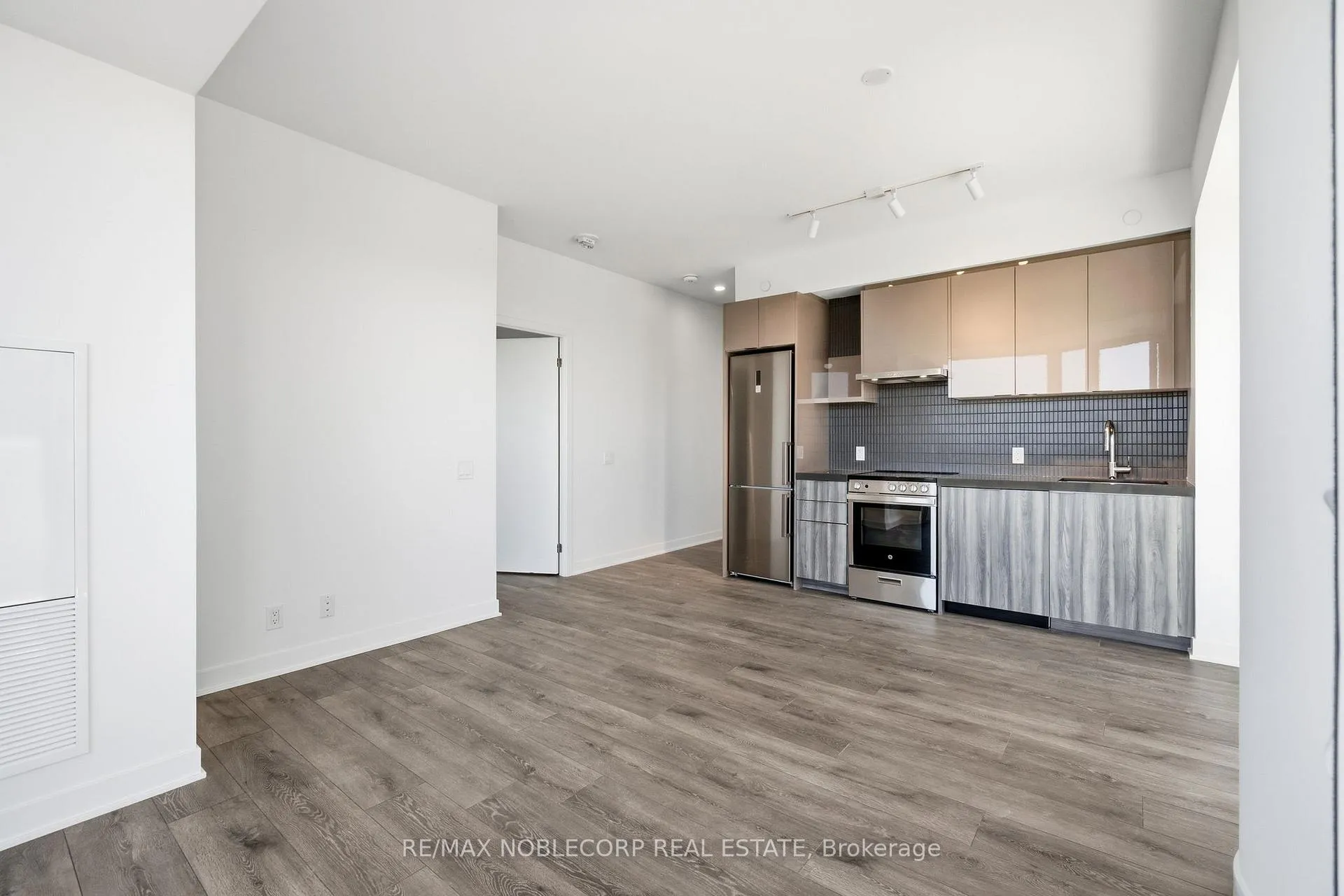 Photo 9 of Unit 1414, 6 Flavelle Trail, Vaughan, Vaughan Grove — HOMEH
