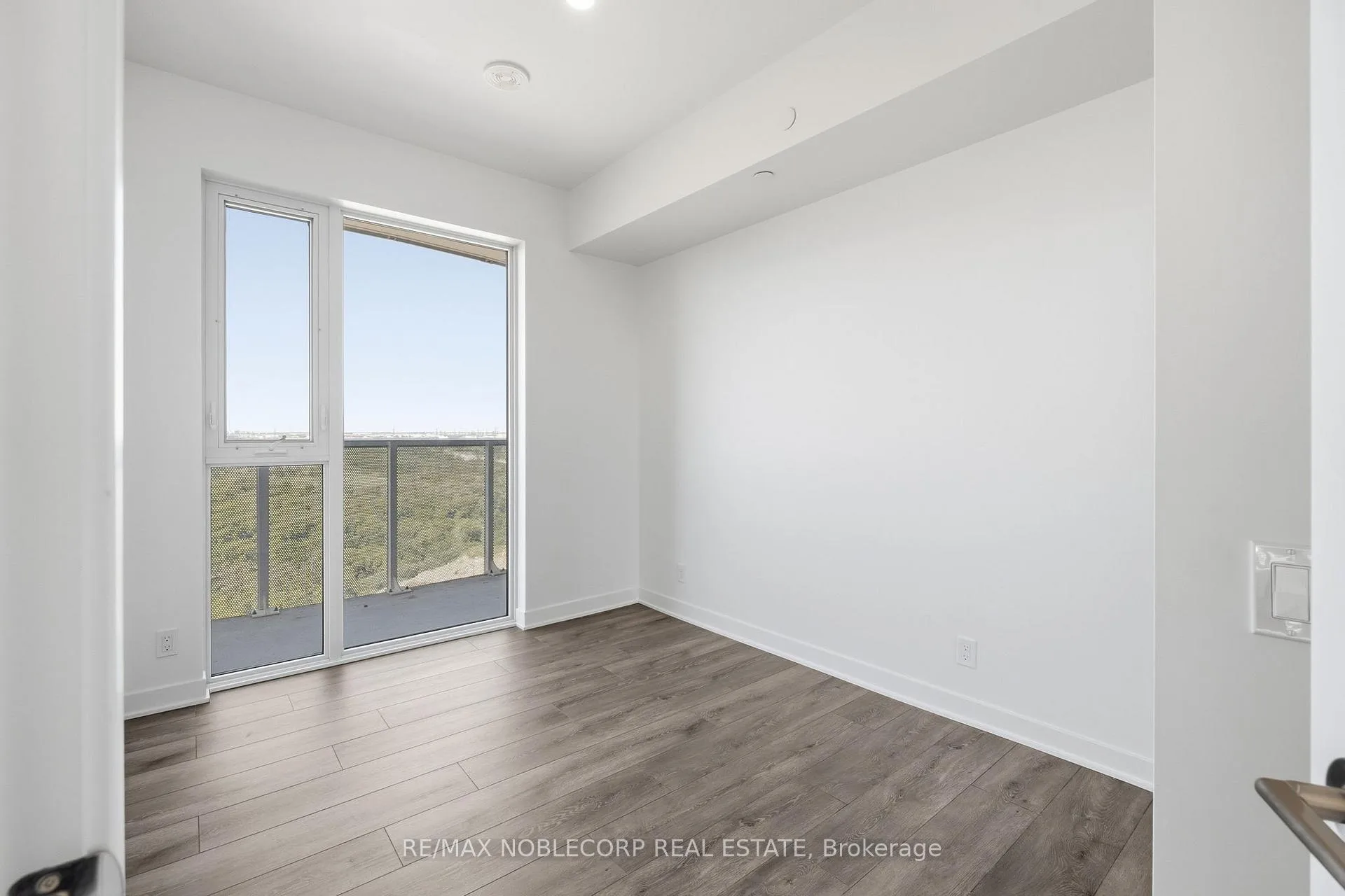 Photo 10 of Unit 1414, 6 Flavelle Trail, Vaughan, Vaughan Grove — HOMEH