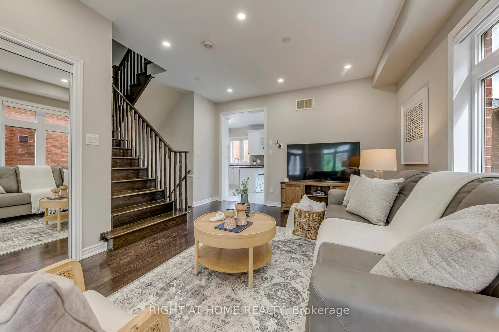 Photo 8 of 135 Holmes Crescent, Milton, Scott — HOMEH