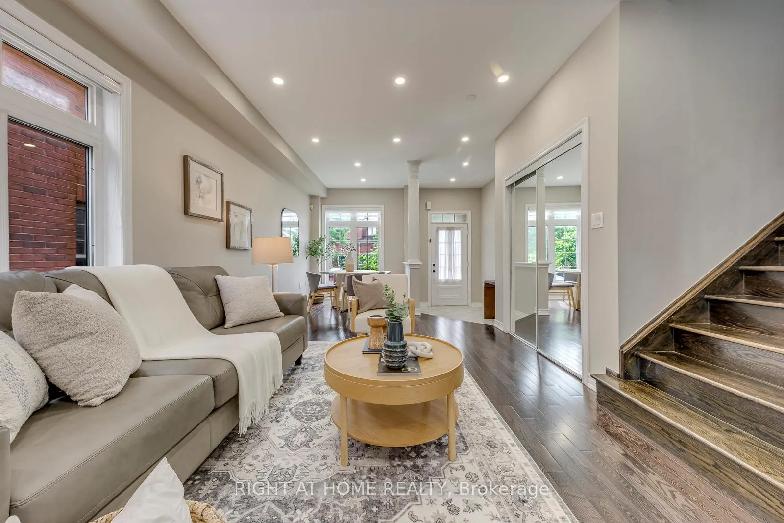 Photo 10 of 135 Holmes Crescent, Milton, Scott — HOMEH