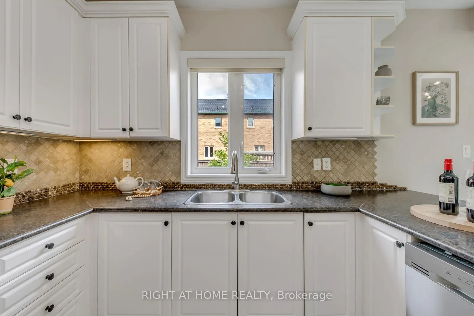 Photo 17 of 135 Holmes Crescent, Milton, Scott — HOMEH