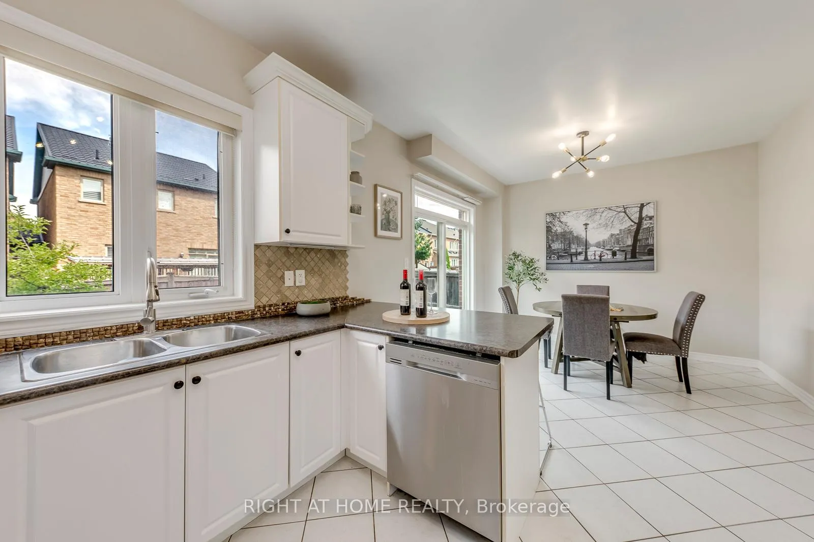 Photo 18 of 135 Holmes Crescent, Milton, Scott — HOMEH