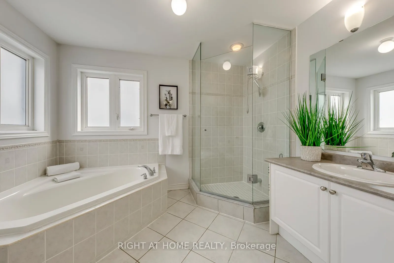 Photo 26 of 135 Holmes Crescent, Milton, Scott — HOMEH