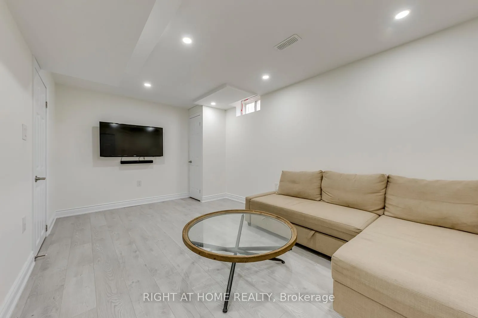 Photo 34 of 135 Holmes Crescent, Milton, Scott — HOMEH