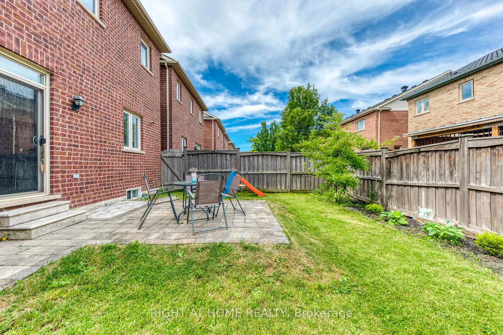 Photo 42 of 135 Holmes Crescent, Milton, Scott — HOMEH