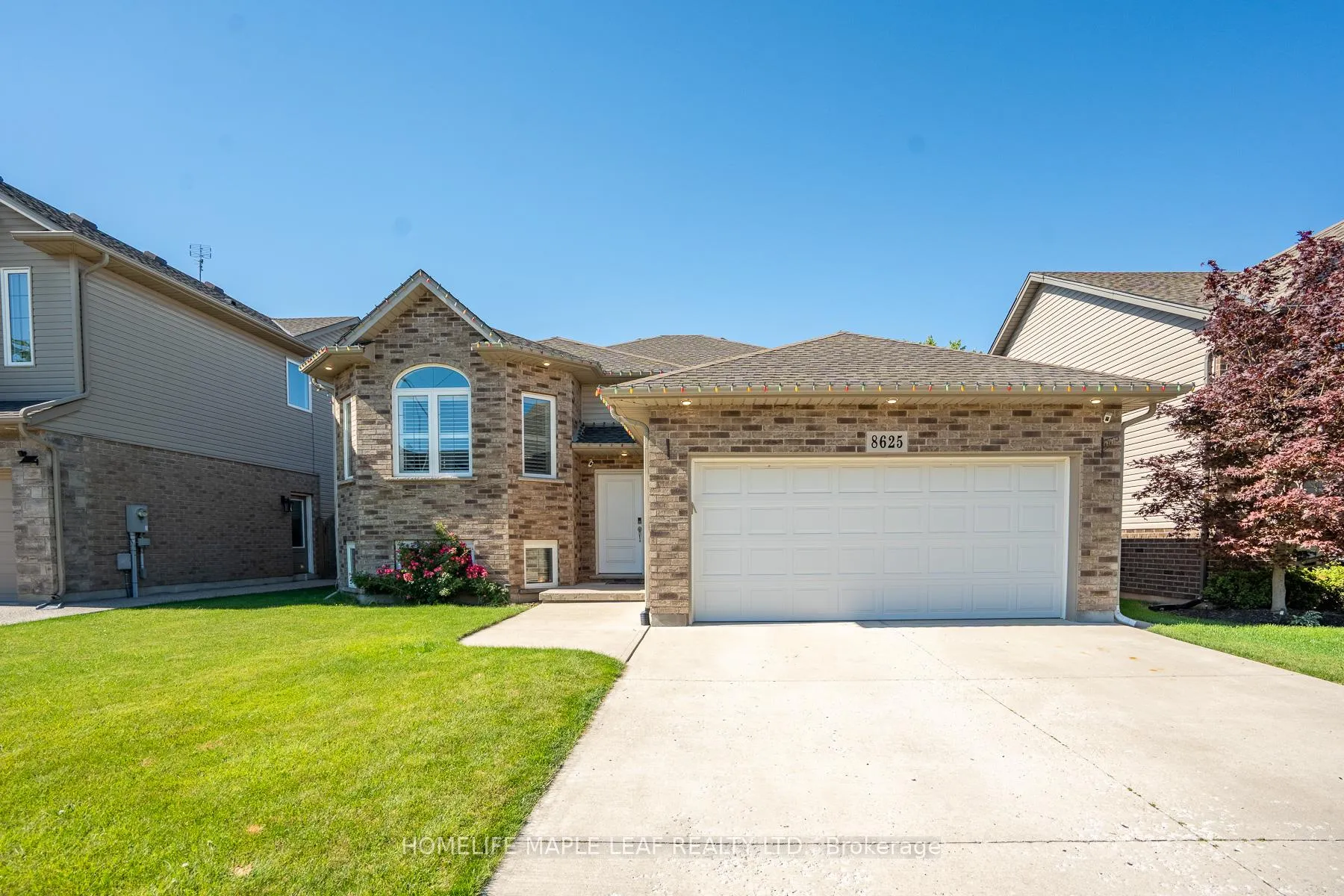 Photo 2 of 8625 Kelsey Crescent, Niagara Falls, Forestview — HOMEH