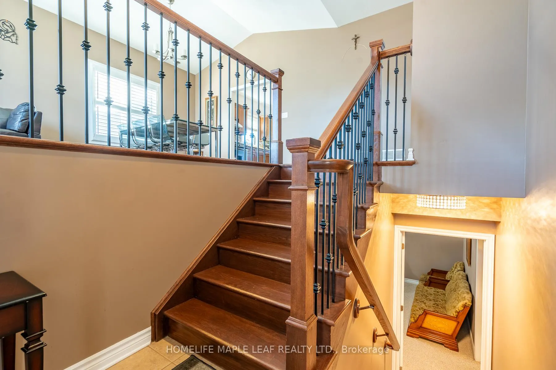 Photo 7 of 8625 Kelsey Crescent, Niagara Falls, Forestview — HOMEH