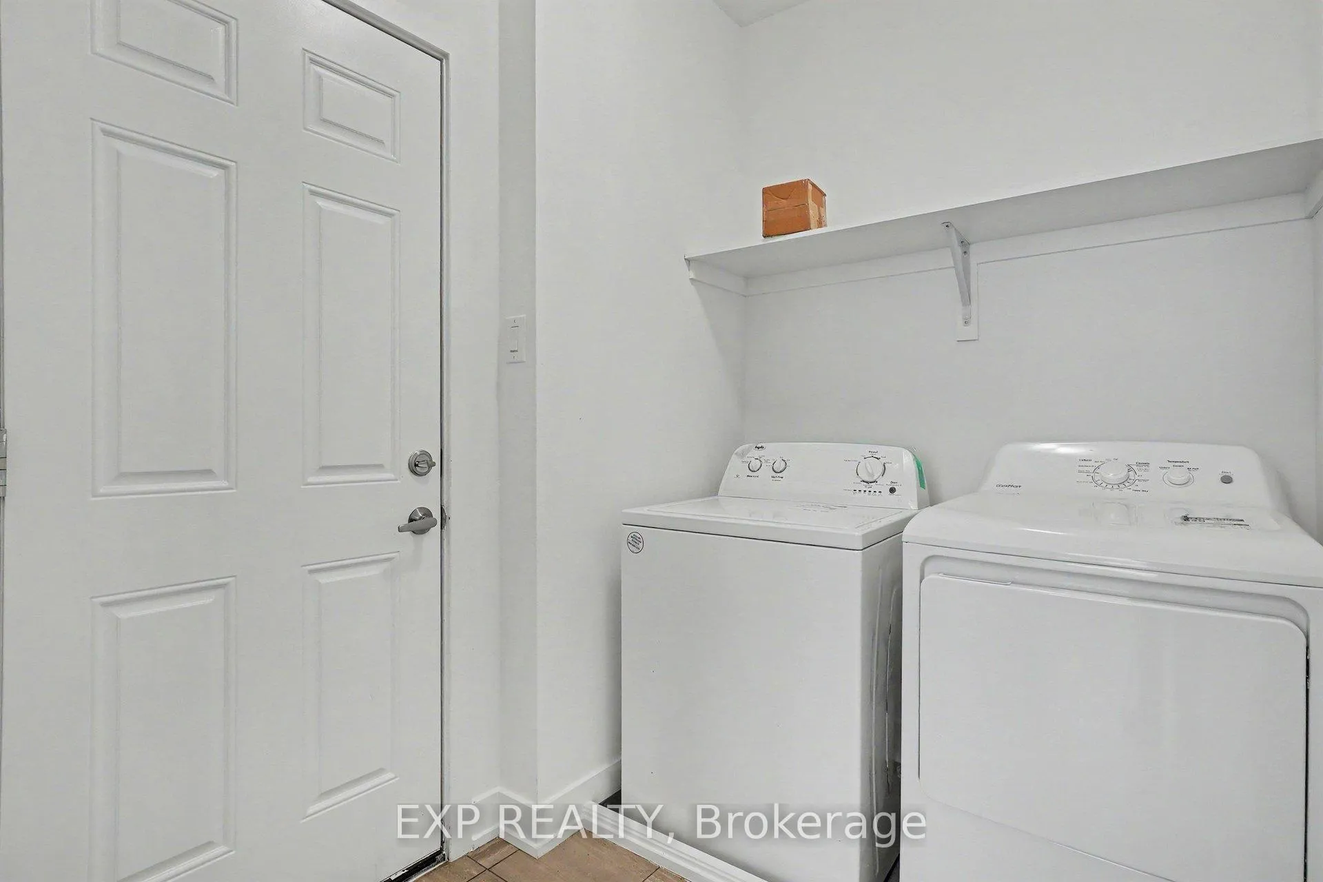 Photo 15 of 27 Moosonee Crescent, Ottawa, Riverside South/Gloucester Glen — HOMEH