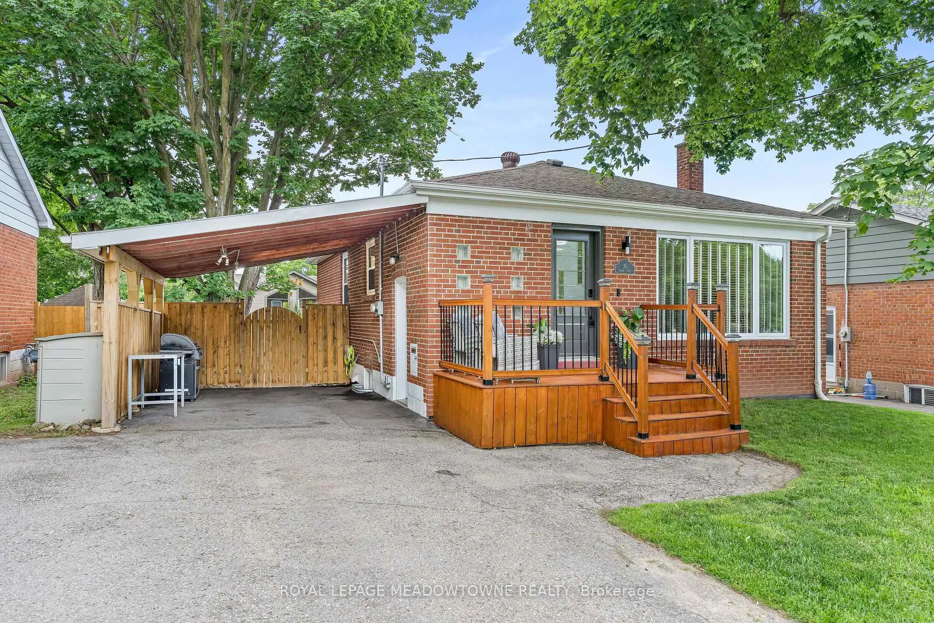 Photo 2 of 35 Henry Street, Halton Hills, Georgetown — HOMEH