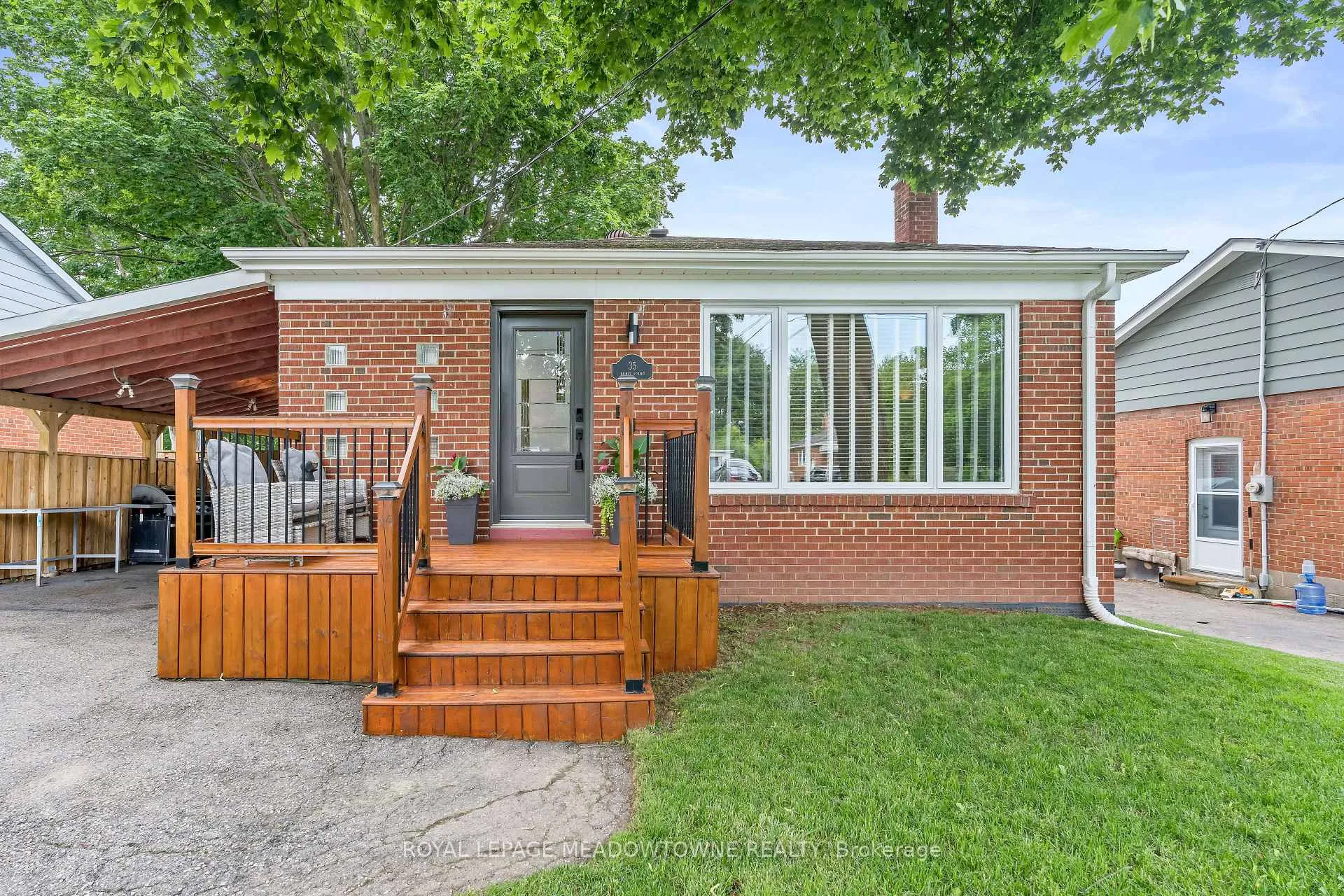 Photo 3 of 35 Henry Street, Halton Hills, Georgetown — HOMEH