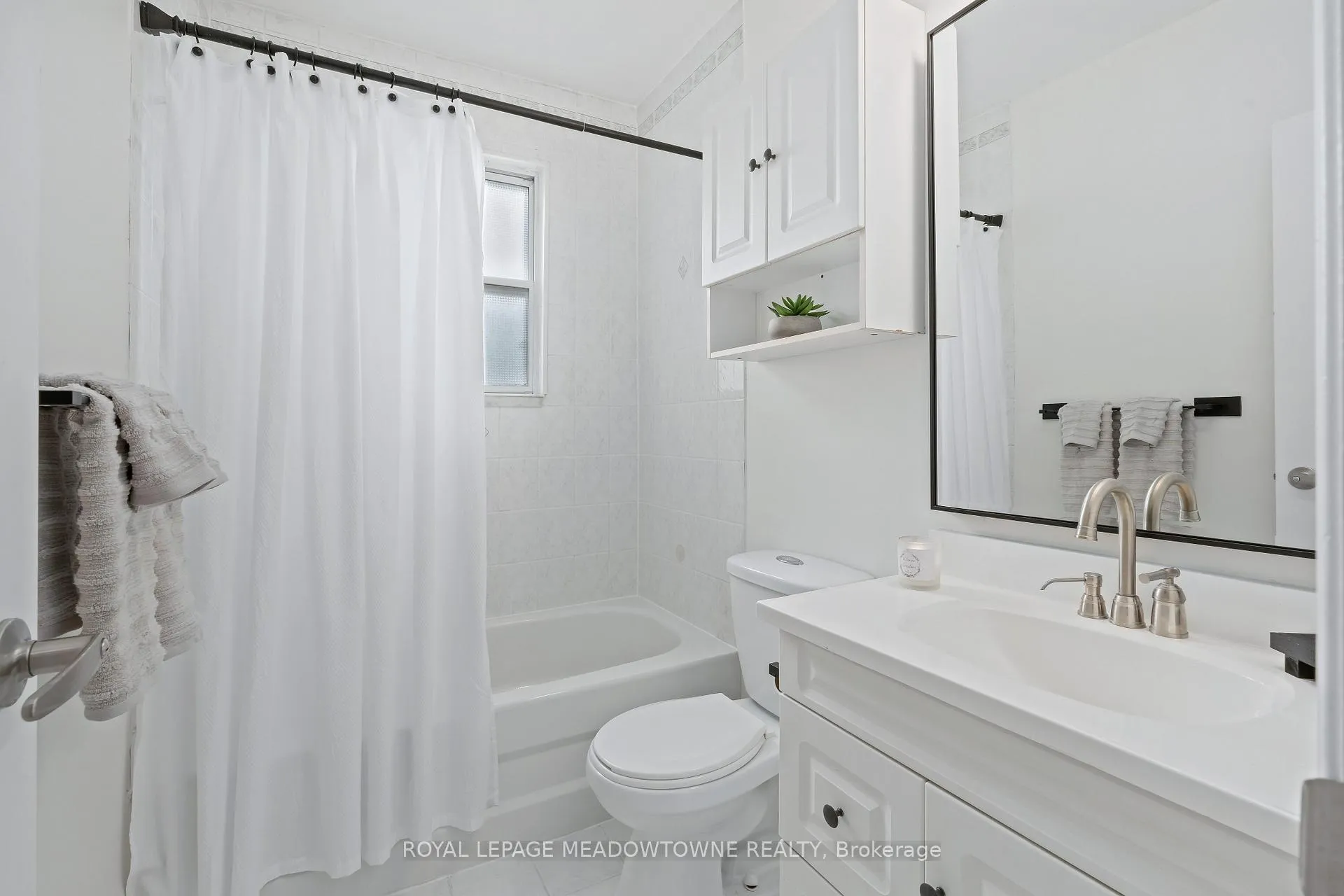 Photo 17 of 35 Henry Street, Halton Hills, Georgetown — HOMEH
