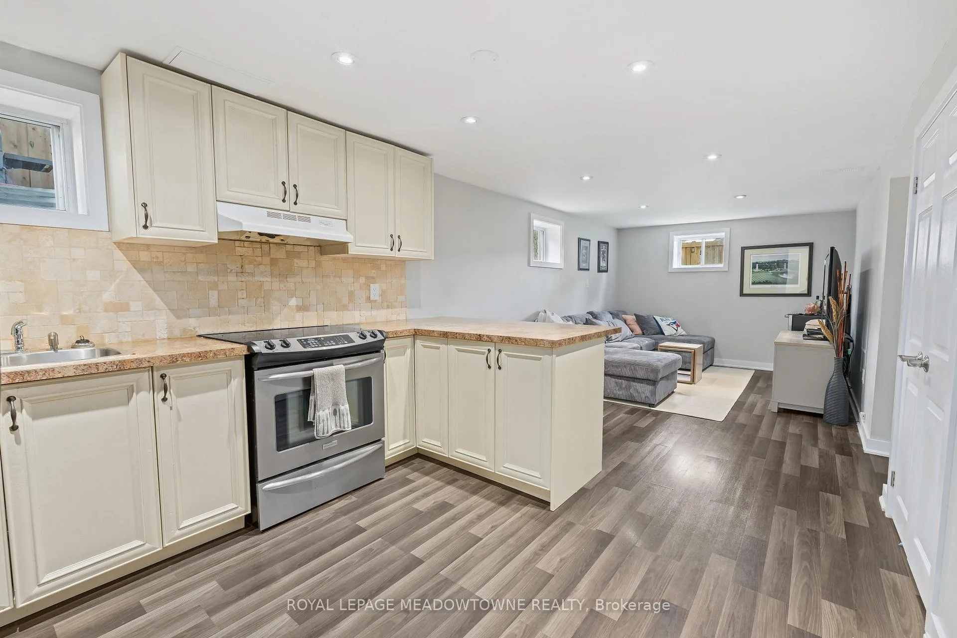 Photo 23 of 35 Henry Street, Halton Hills, Georgetown — HOMEH
