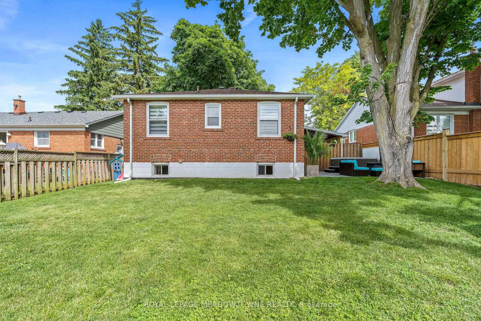 Photo 31 of 35 Henry Street, Halton Hills, Georgetown — HOMEH