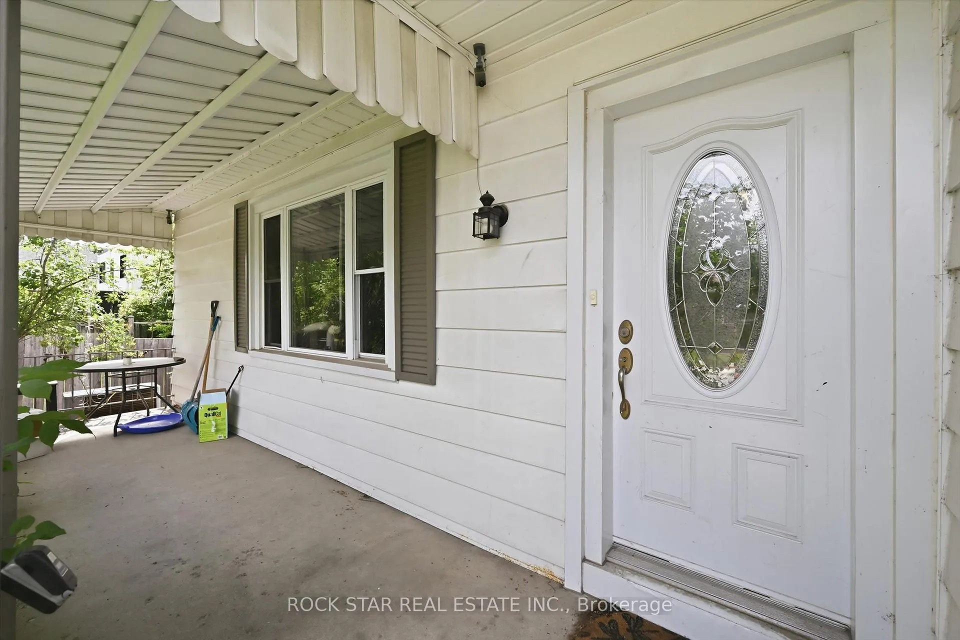 Photo 3 of 275 West 2nd Street, Hamilton, Bonnington — HOMEH