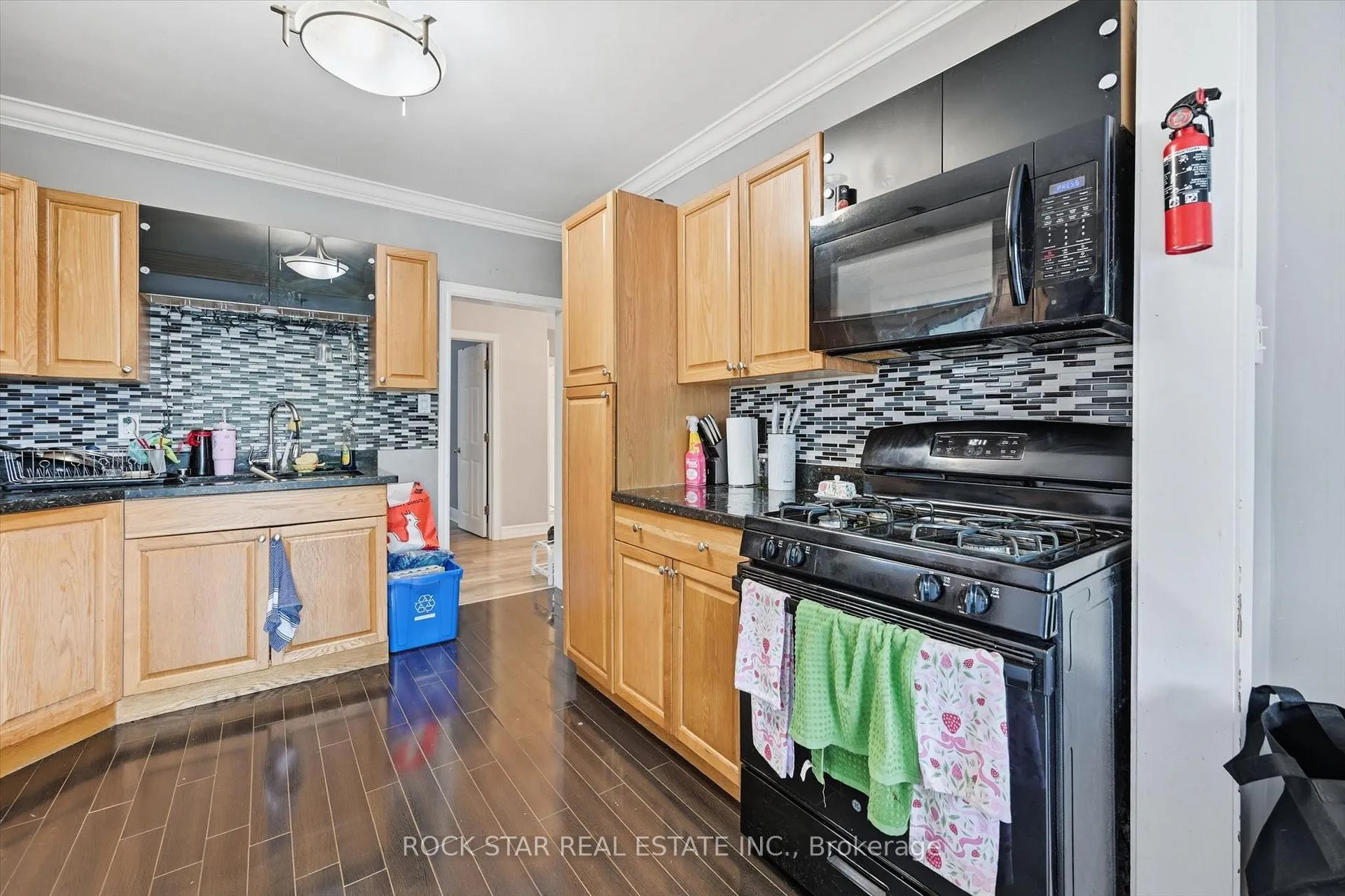 Photo 5 of 275 West 2nd Street, Hamilton, Bonnington — HOMEH