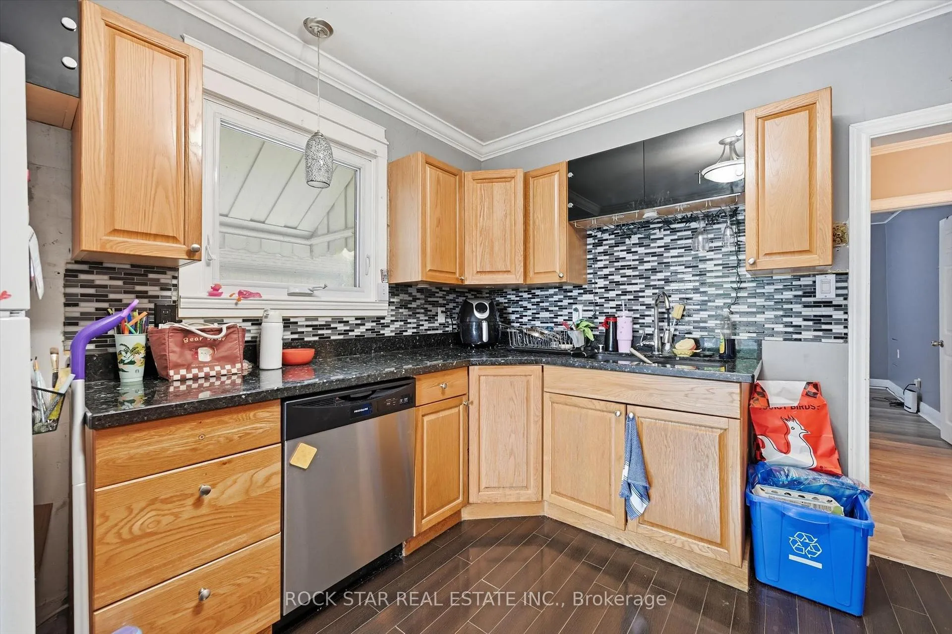 Photo 6 of 275 West 2nd Street, Hamilton, Bonnington — HOMEH