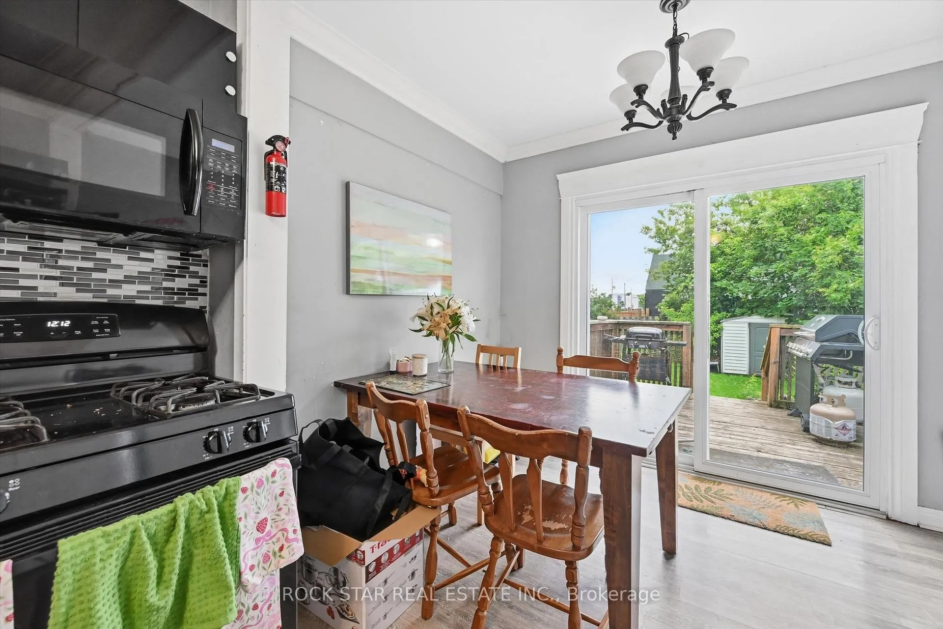 Photo 8 of 275 West 2nd Street, Hamilton, Bonnington — HOMEH